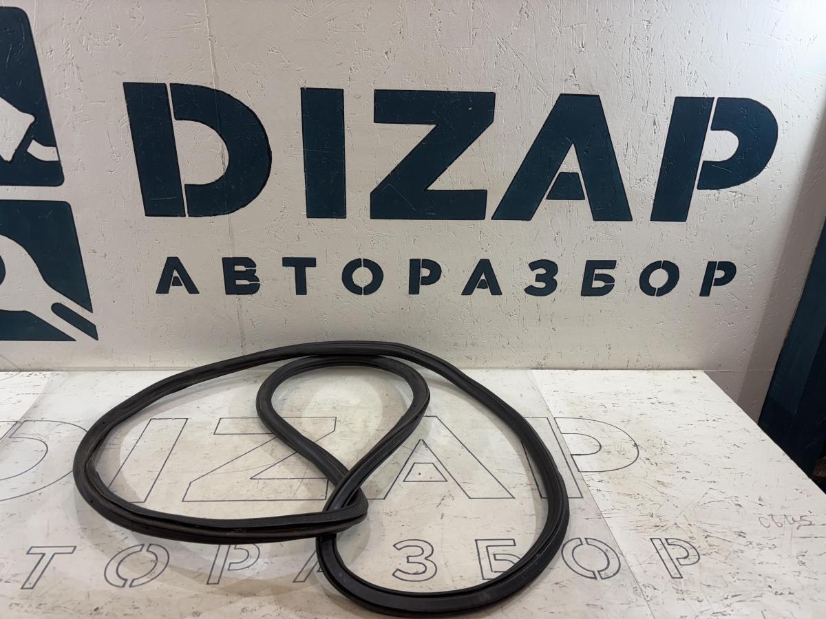 Уплотнитель крышки багажника 8E9827705P Audi A4 B6 avant