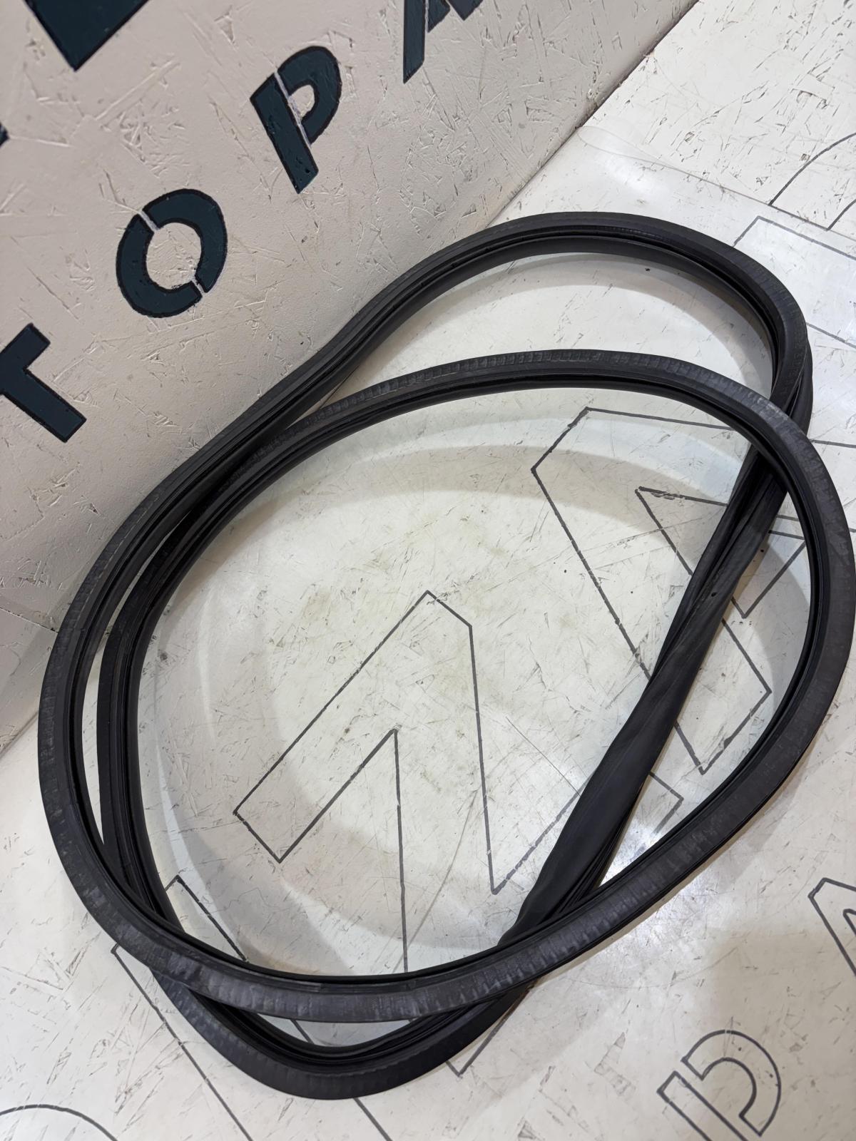 Уплотнитель двери задней правой 4F5833721 