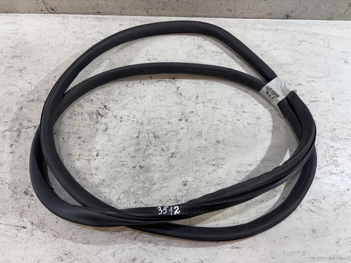 Уплотнитель двери задней правой 4F5833721 