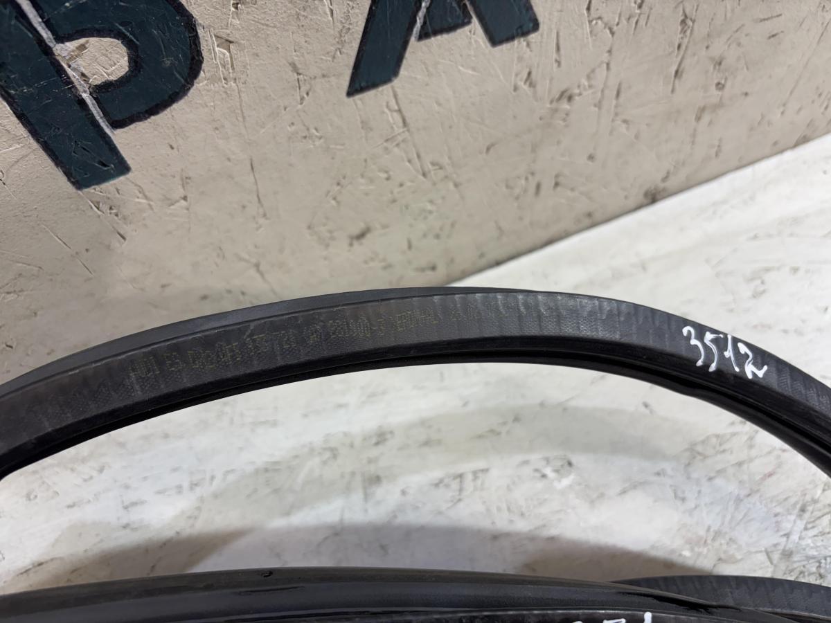 Уплотнитель двери задней правой 4F5833721 