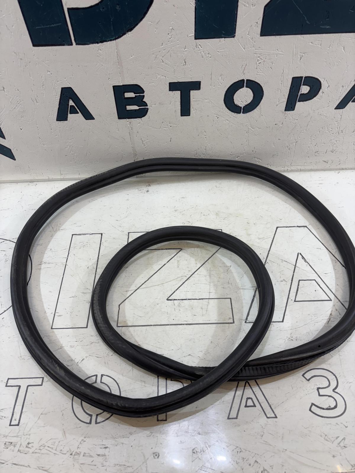 Уплотнитель багажника 4F5827705B 