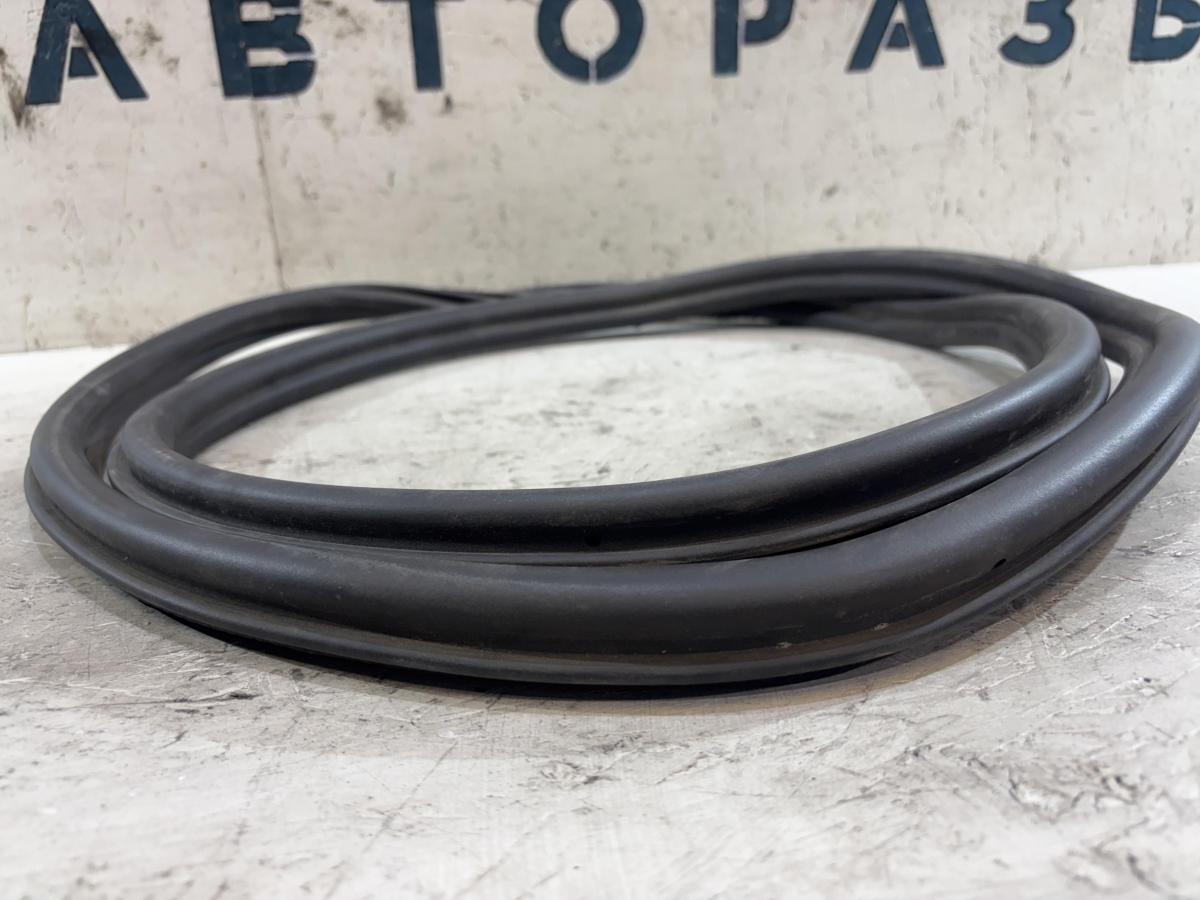 Уплотнитель багажника 4F5827705 