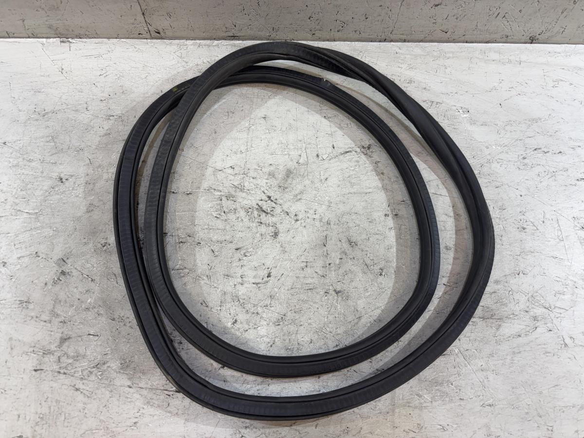 Уплотнитель багажника 4F5827705 