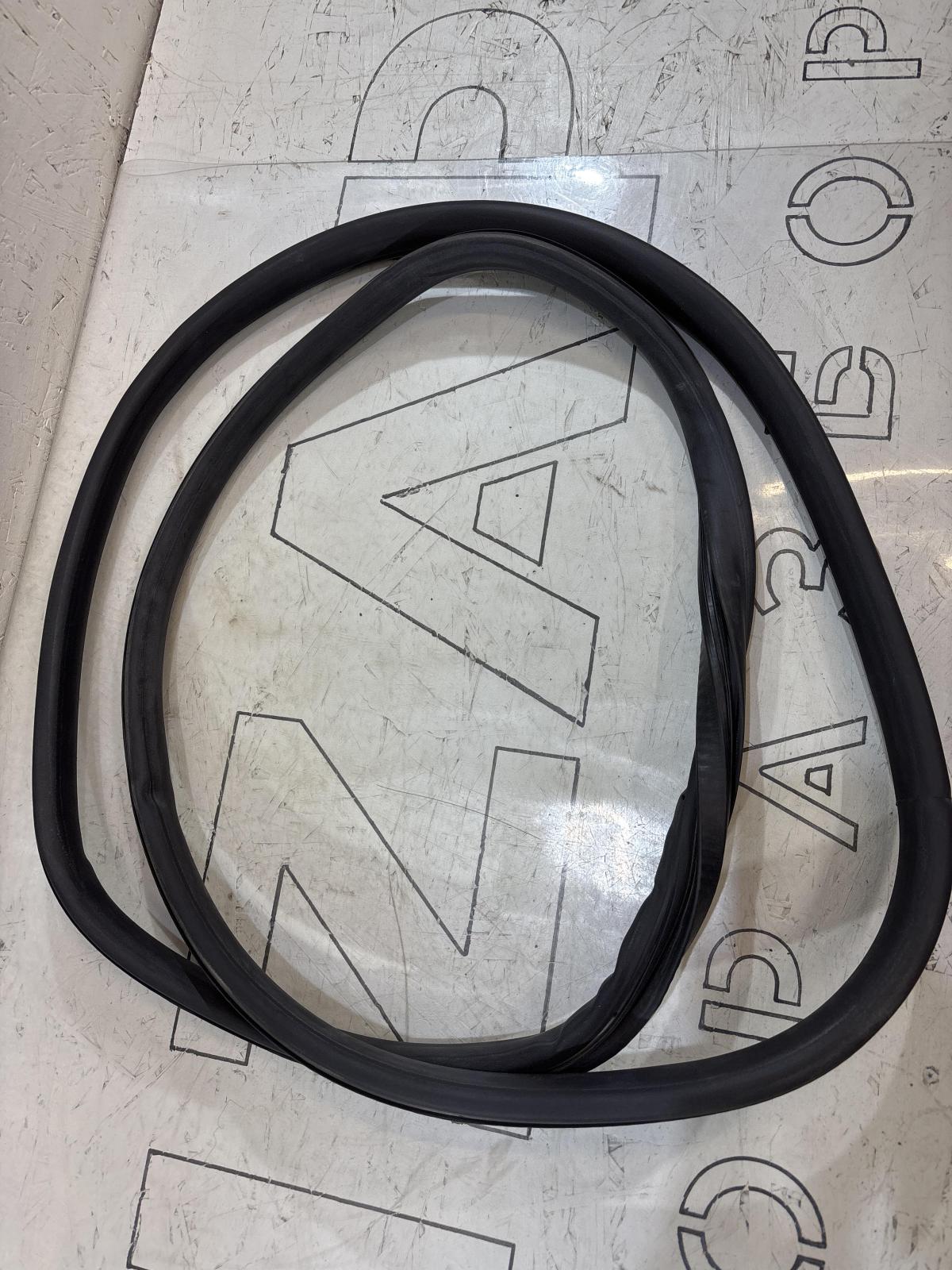 Уплотнитель двери задней правой 4F5833721 