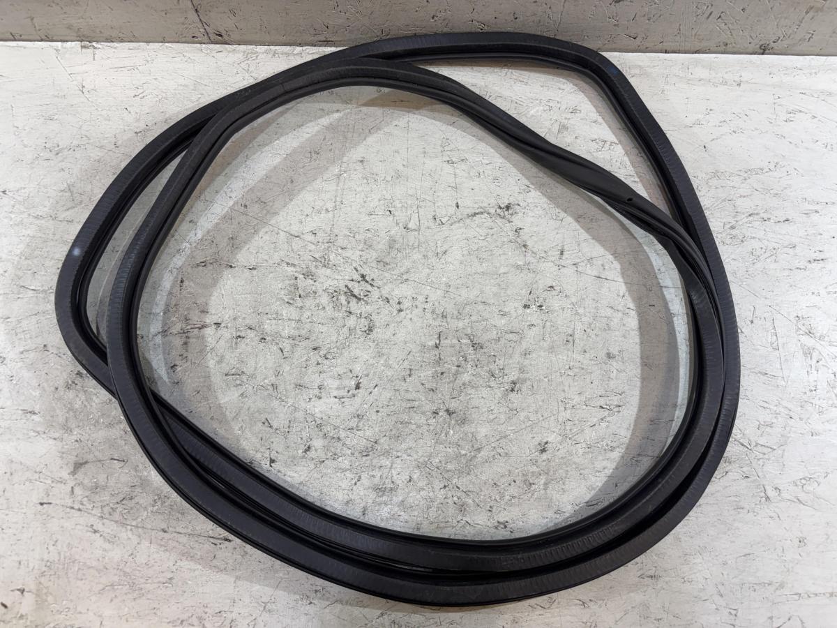 Уплотнитель задней двери 4L0833721 Audi Q7