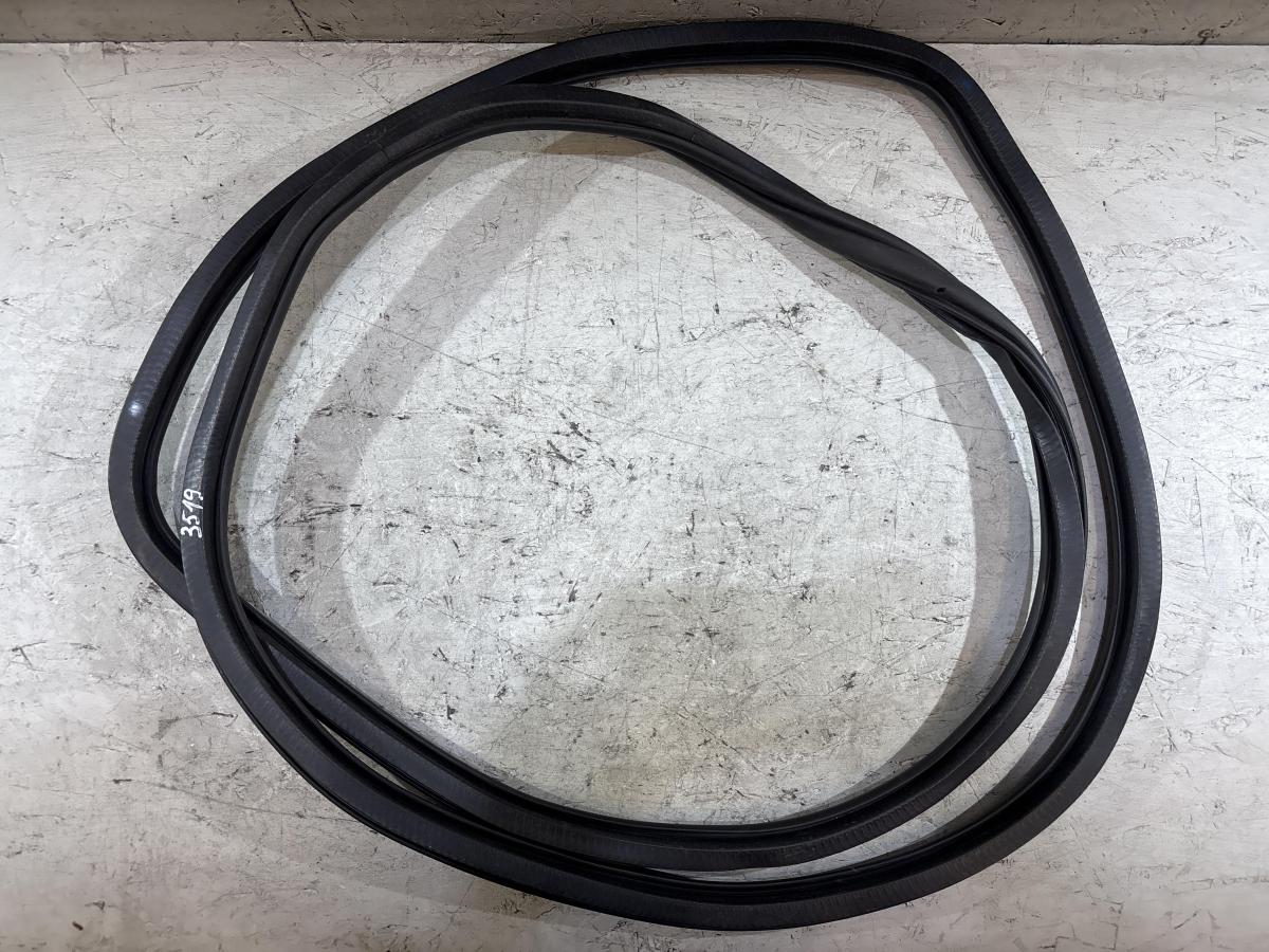 Уплотнитель задней двери 4L0833721 Audi Q7