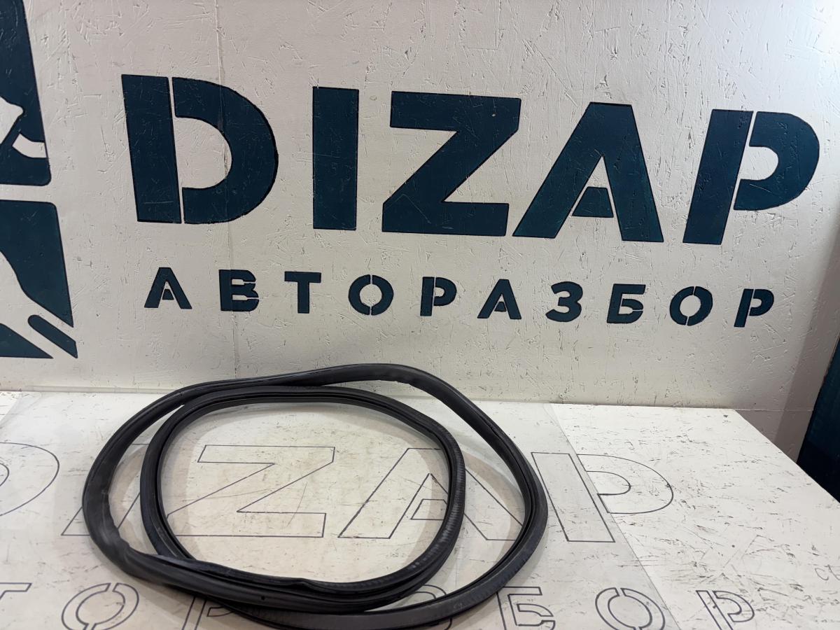 Уплотнитель двери передней левой 4F0831721A Audi A6 C6 / S6 C6 / RS6 C6