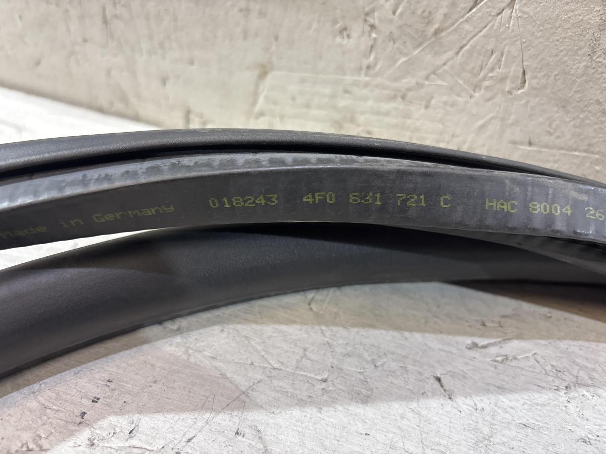 Уплотнитель двери передней левой 4F0831721 Audi A6 C6 / S6 C6 / RS6 C6