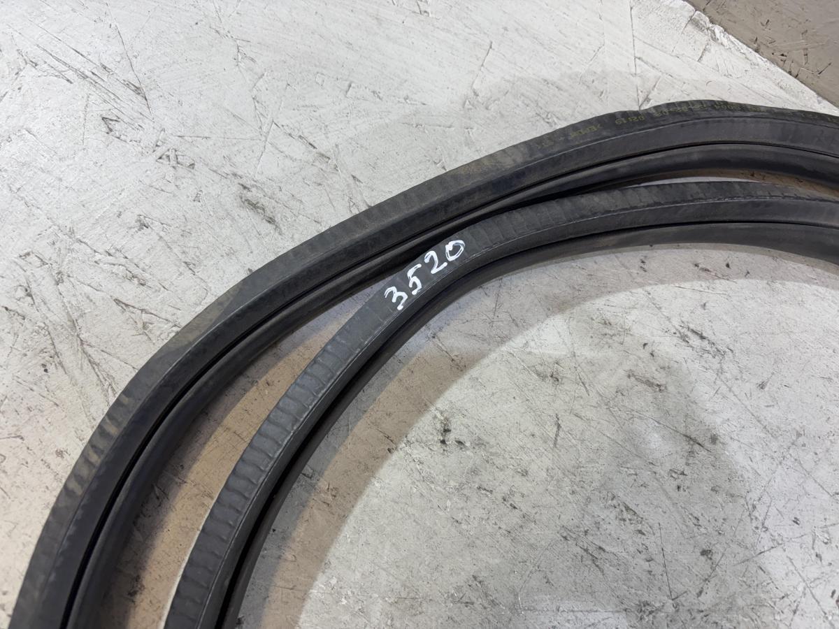 Уплотнитель двери передней левой 4F0831721 Audi A6 C6 / S6 C6 / RS6 C6