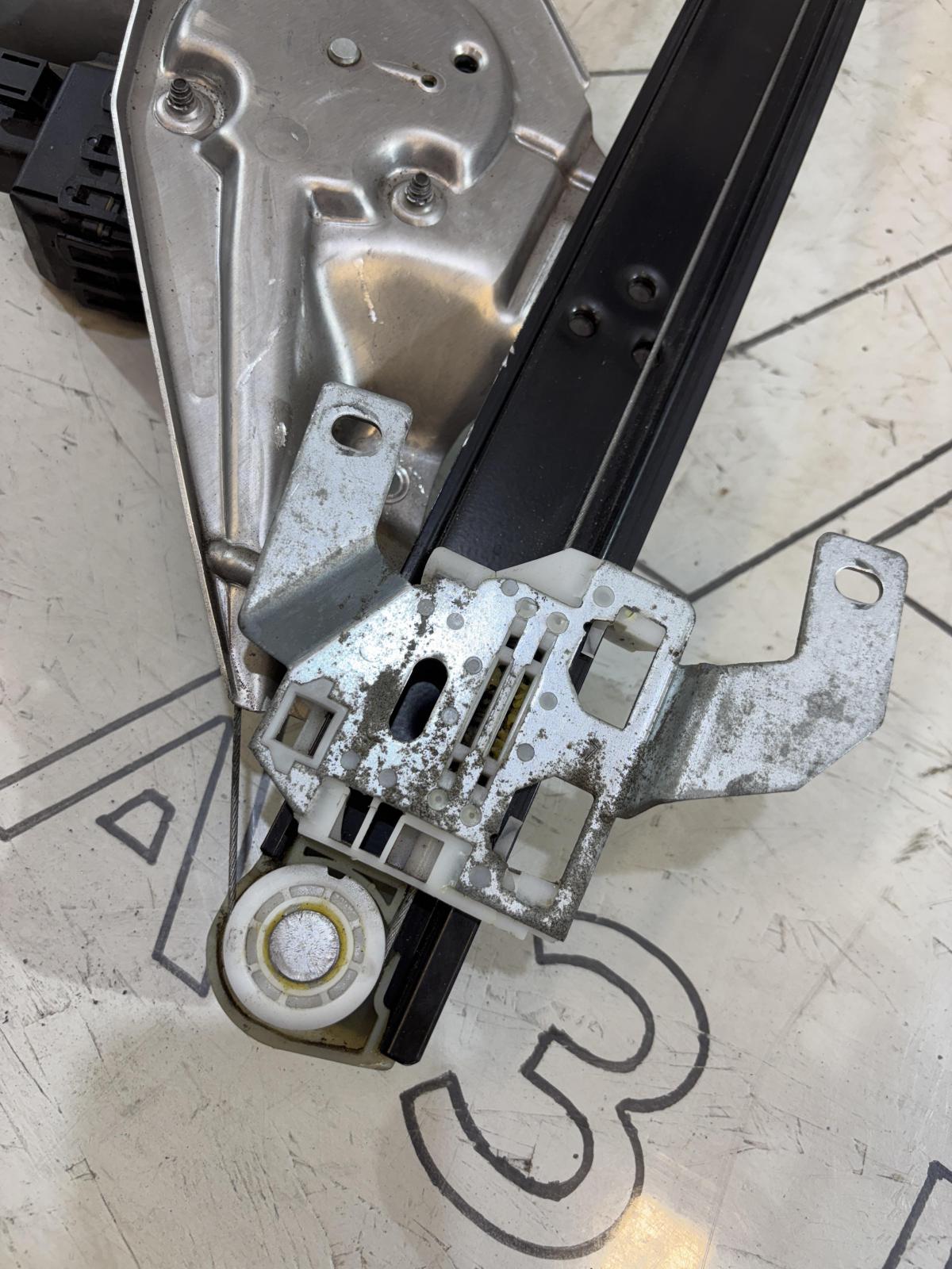 Трапеция стеклоподъёмника задняя левая 4B0839397B 