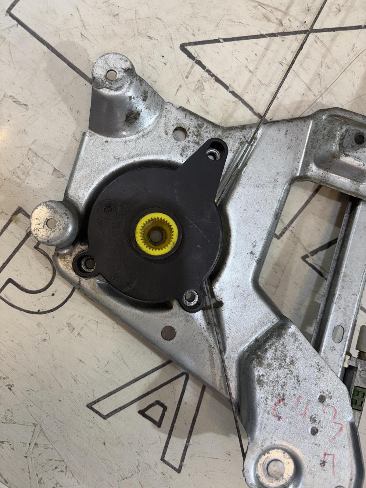 Трапеция стеклоподъёмника задняя левая 4A0839398 