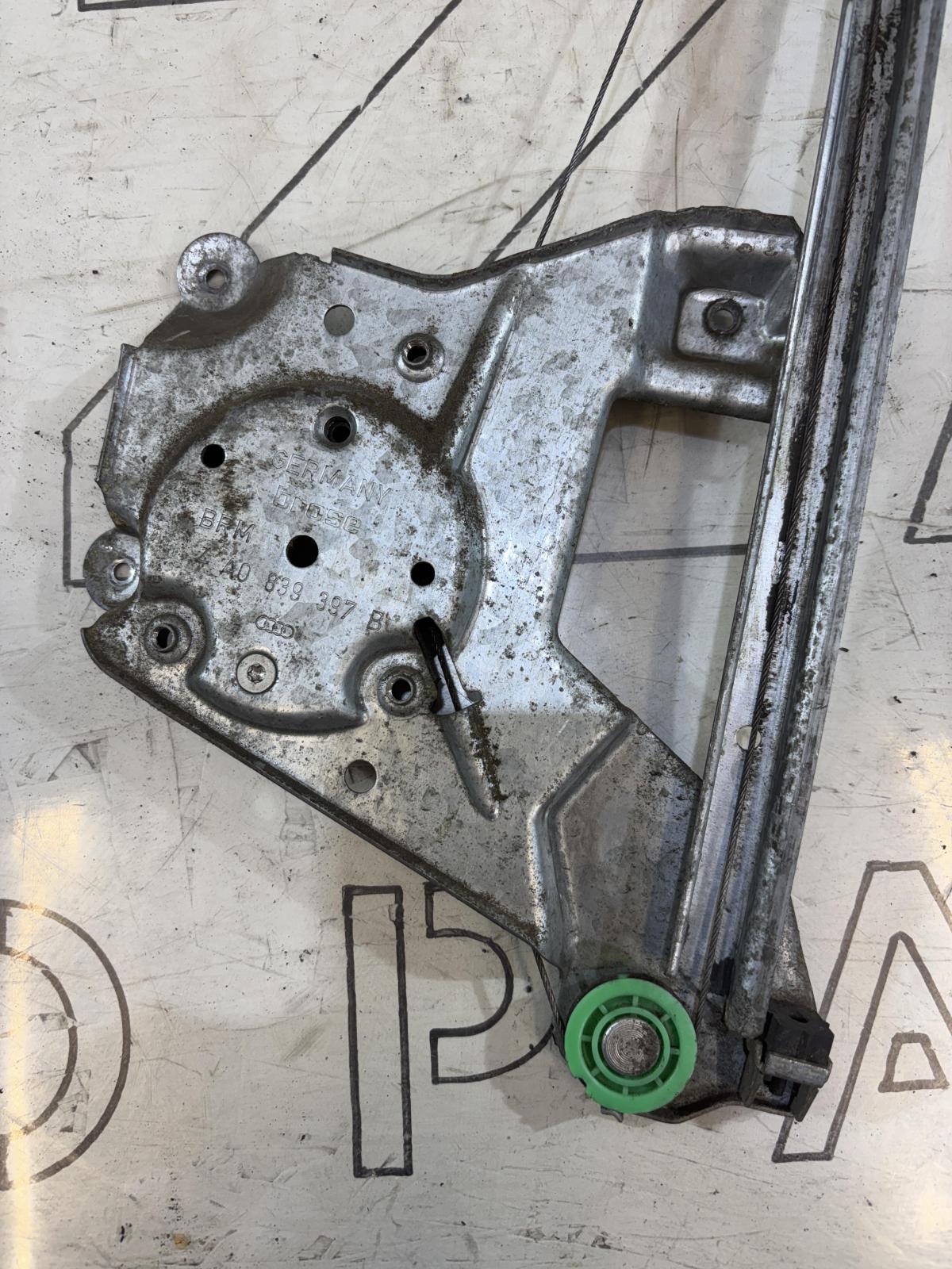 Моторчик стеклоподъемника задний левый 4A0839397B Audi A6 C4