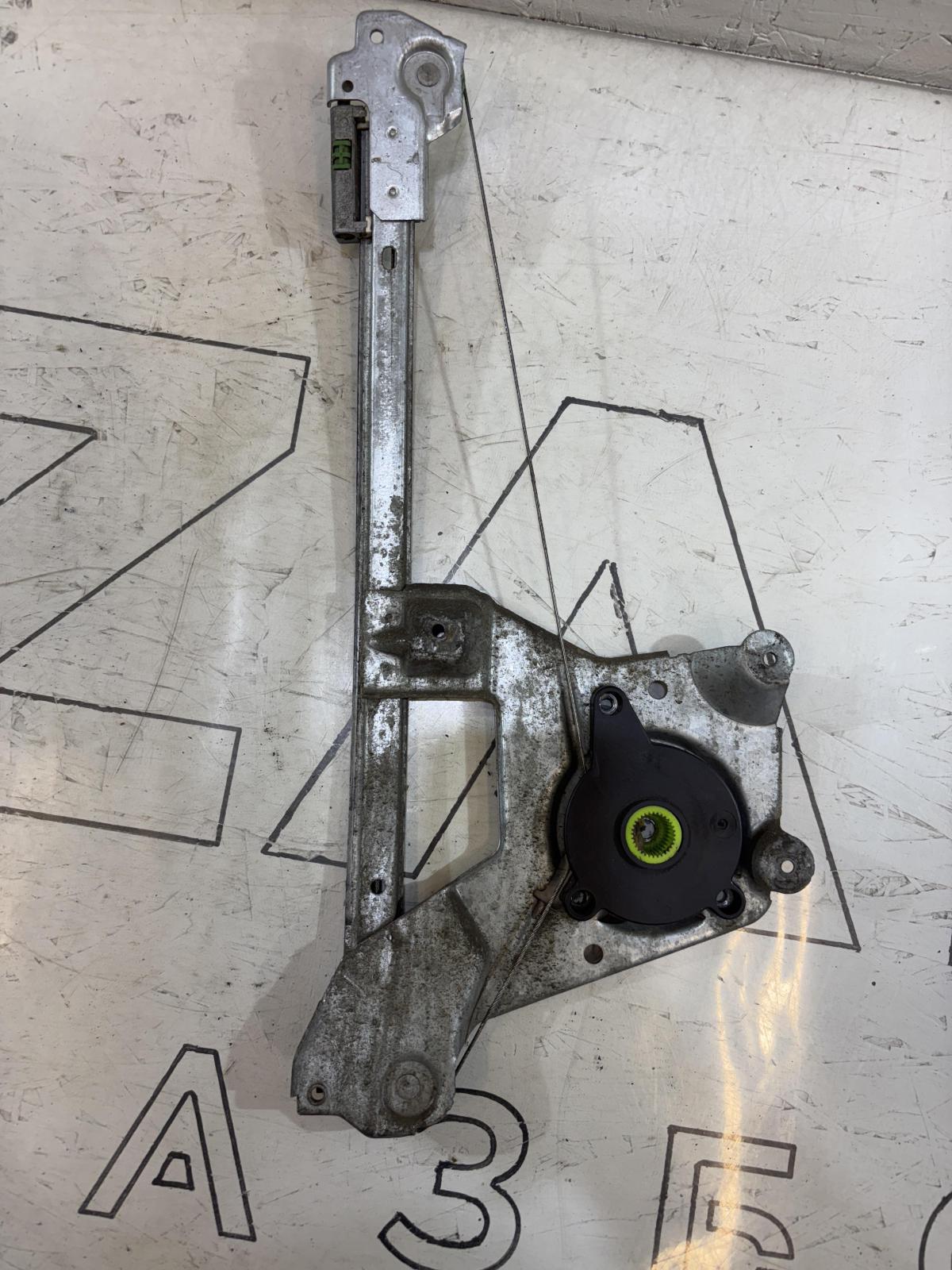 Моторчик стеклоподъемника задний левый 4A0839397B Audi A6 C4