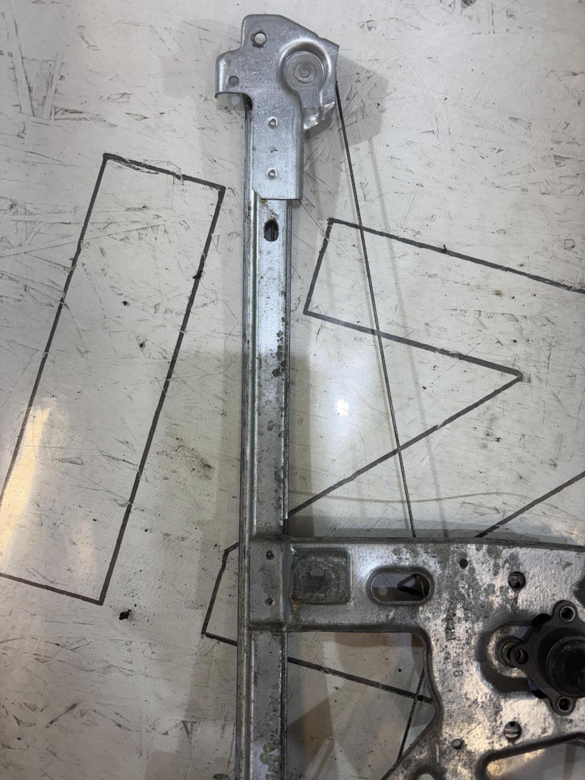 Стеклоподъемник задний левый 4A0839399B Audi A6 C4