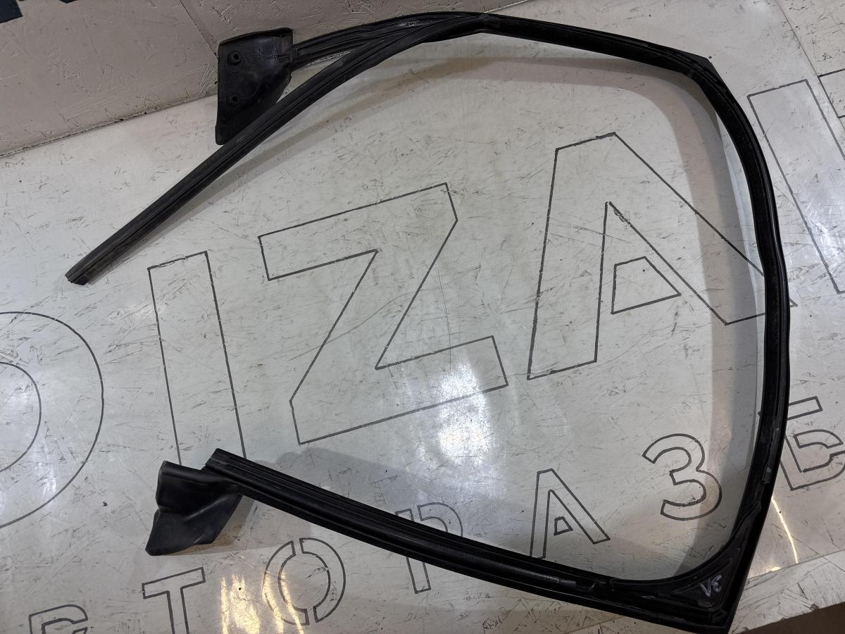 Направляющая стекла задняя левая 8E9839439AL Audi A4 B6 avant