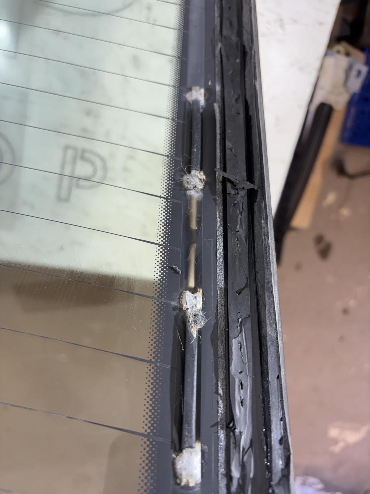 Стекло заднее 4F5845501 Audi A6 C6 седан