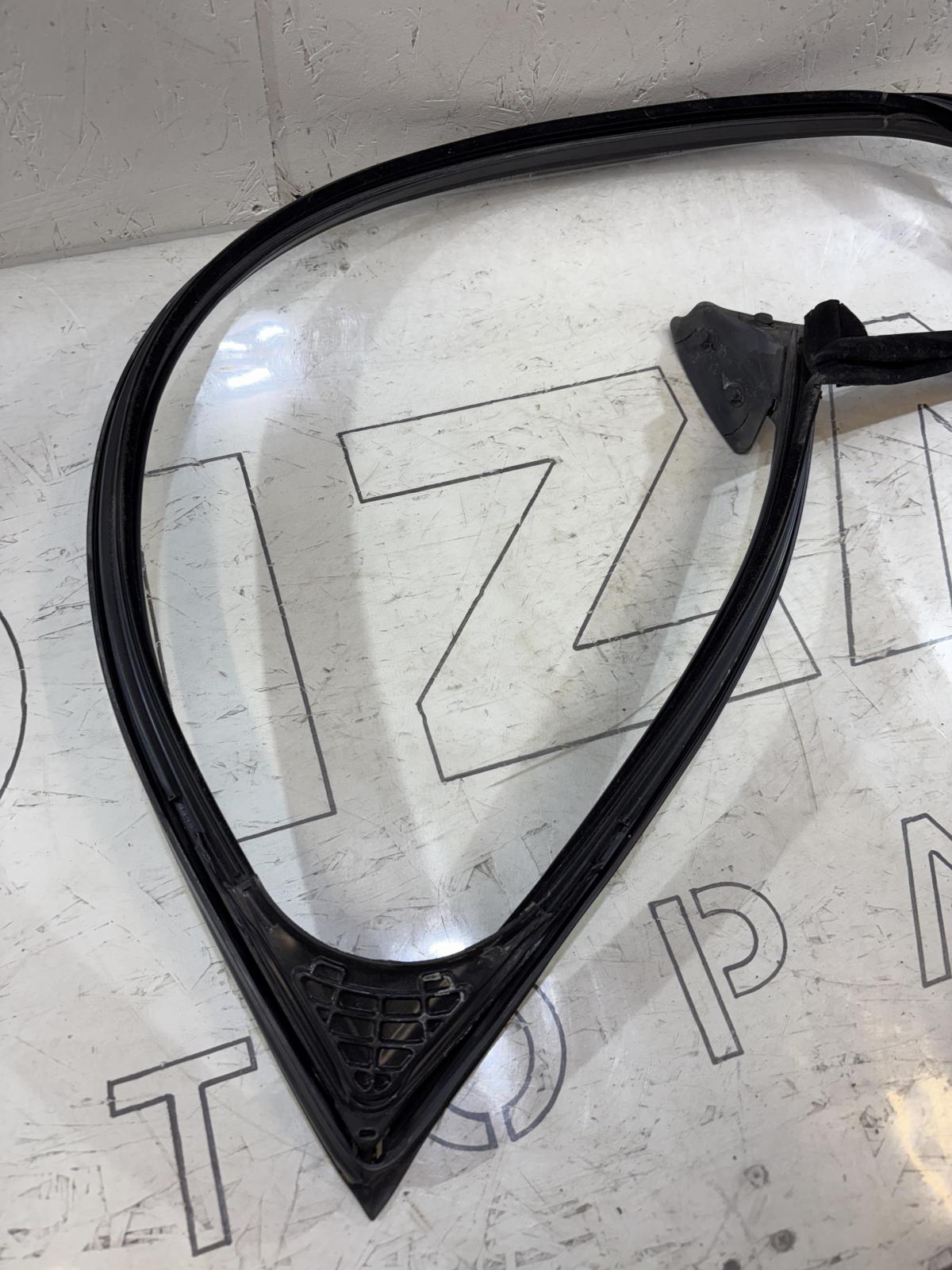 Уплотнитель стекла двери передней левой 4F0837439 Audi A6 C6 / S6 C6 / RS6 C6