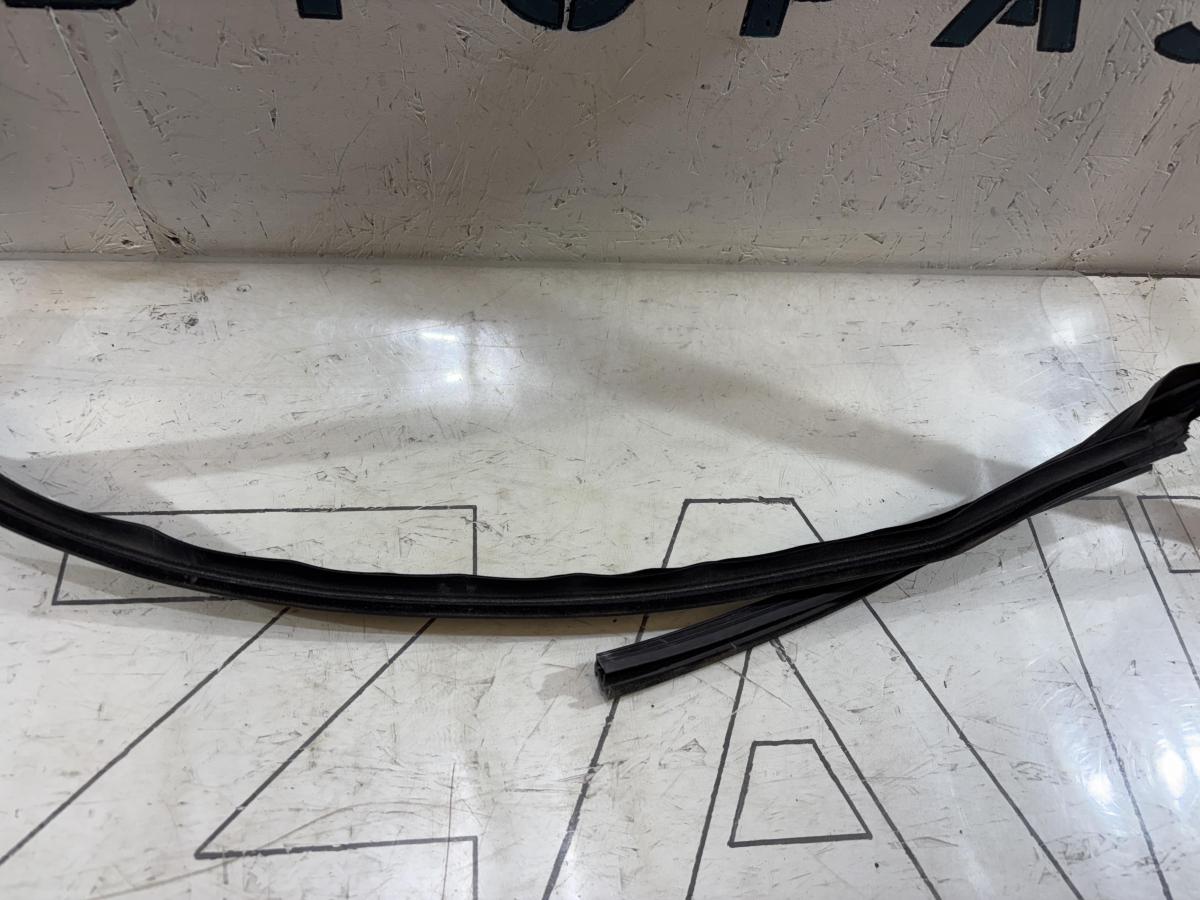 Направляющая стекла задняя правая 4F9839440 