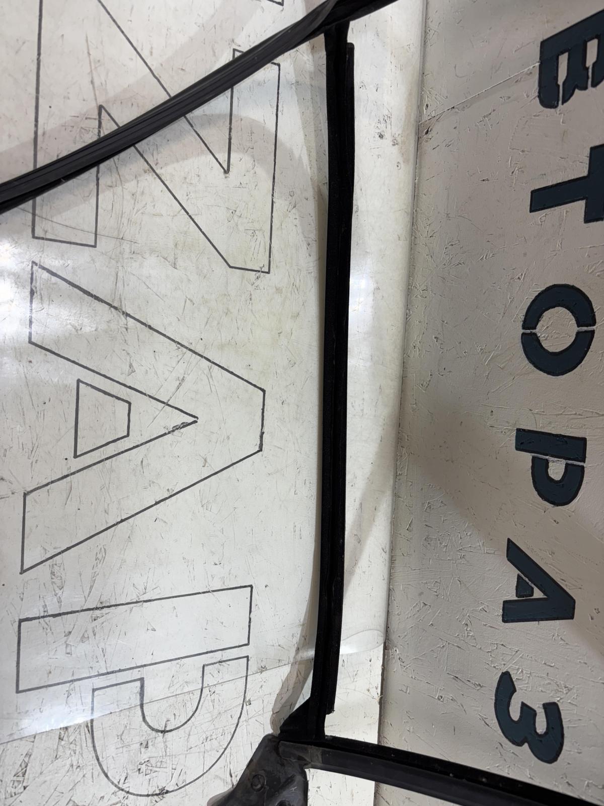 Направляющая стекла задняя правая 4F9839440 