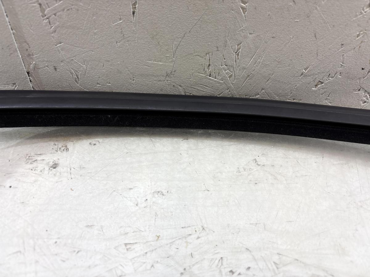 Направляющая стекла права задняя 4B9839440 