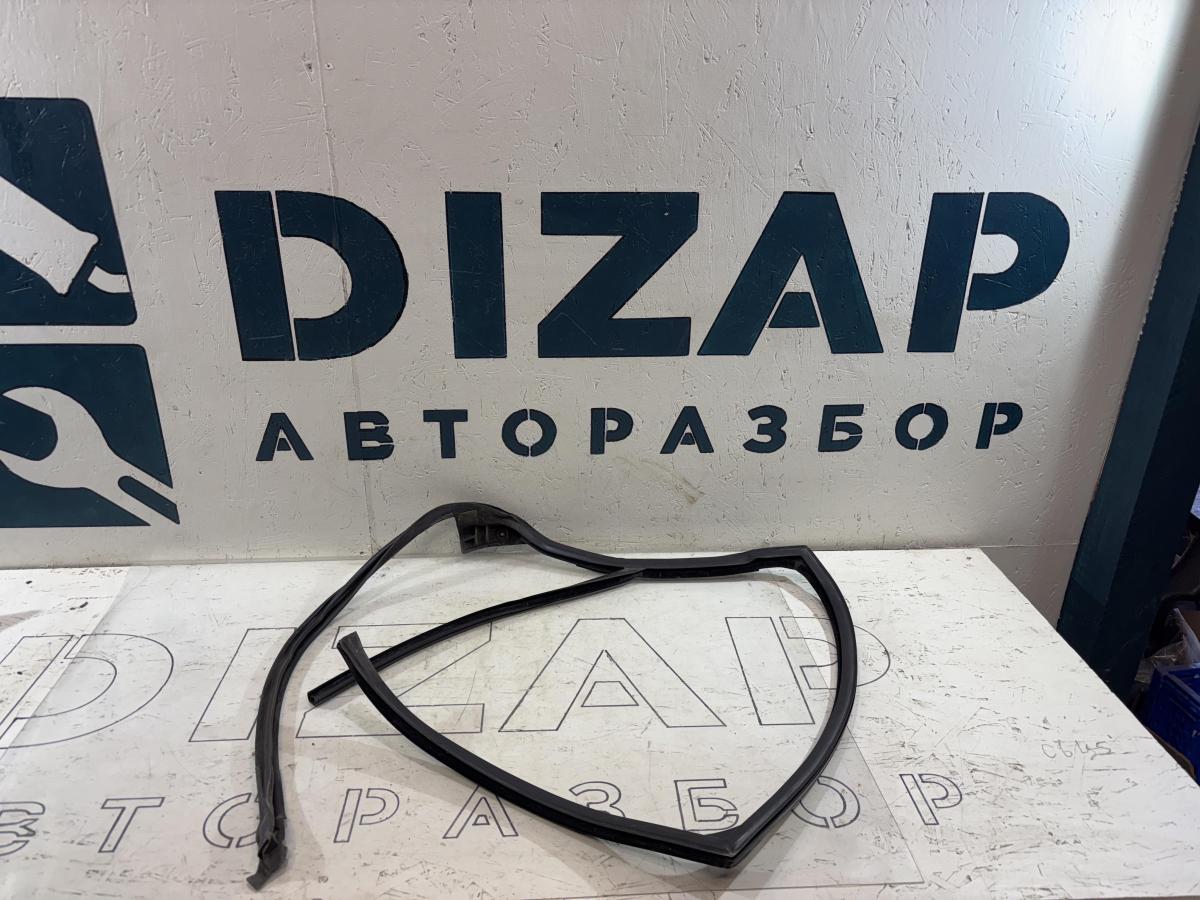 Направляющая стекла задняя правая седан 4B0837439 Audi A6 C5 / A6 C5 Allroad