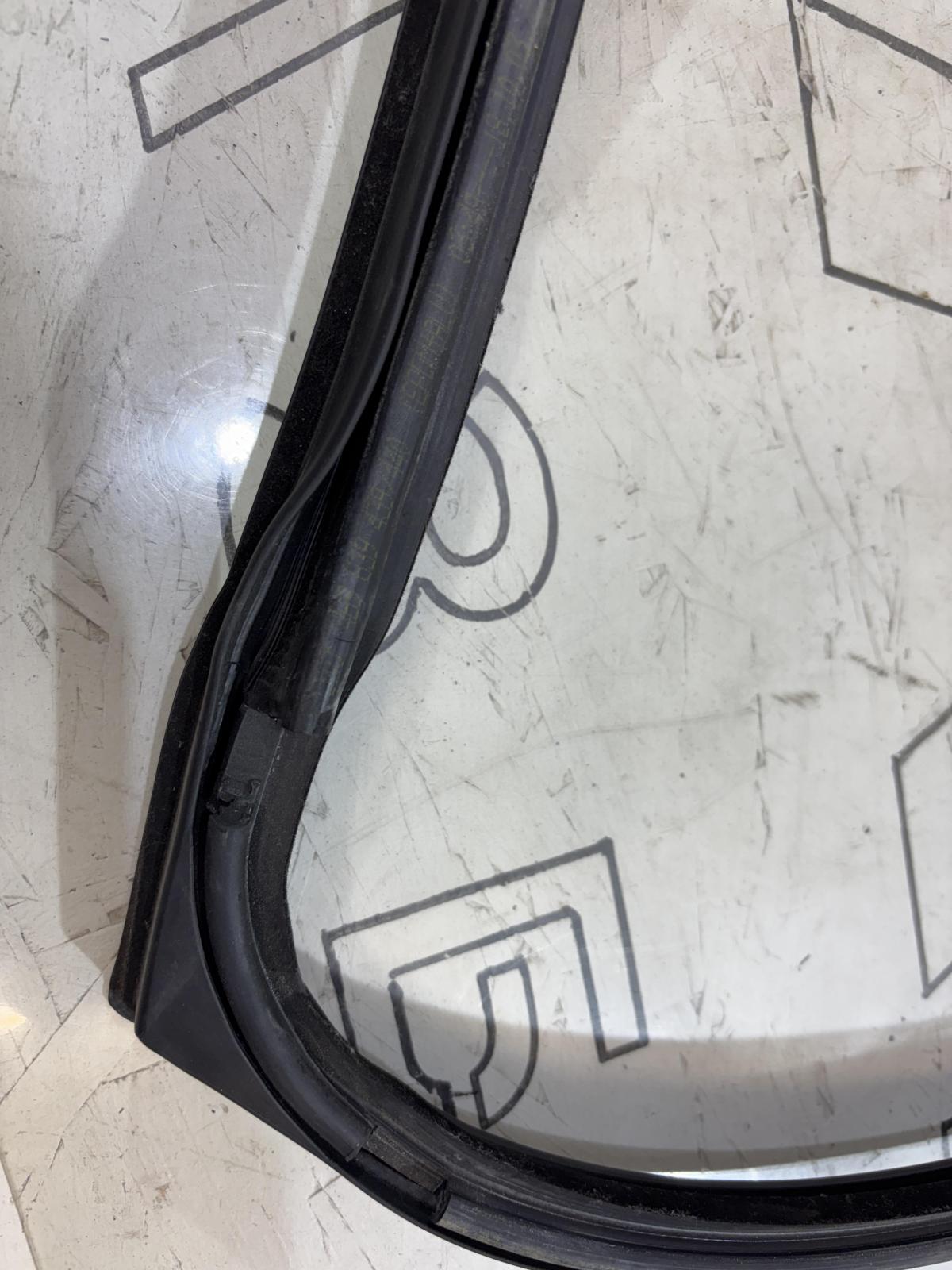 Направляющая стекла задняя правая седан 4B0837439 Audi A6 C5 / A6 C5 Allroad