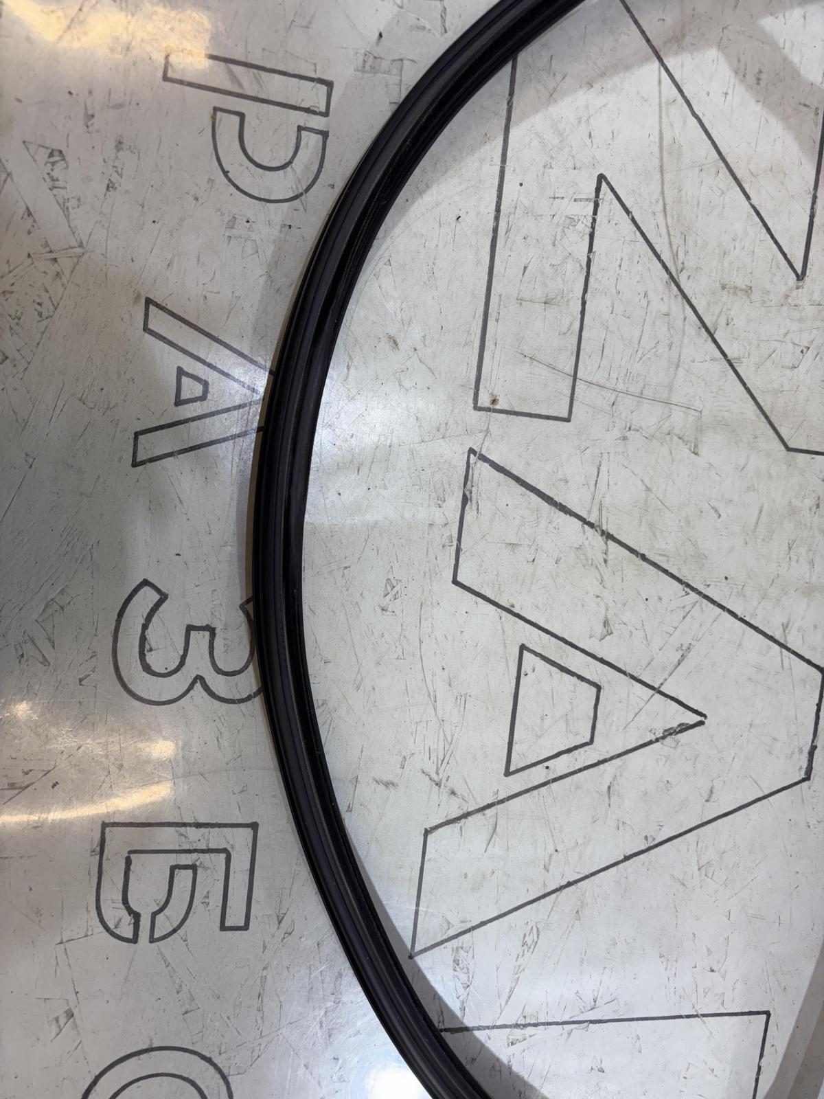 Направляющая стекла передняя правая 4B0837440AA Audi A6 C5 / A6 C5 Allroad