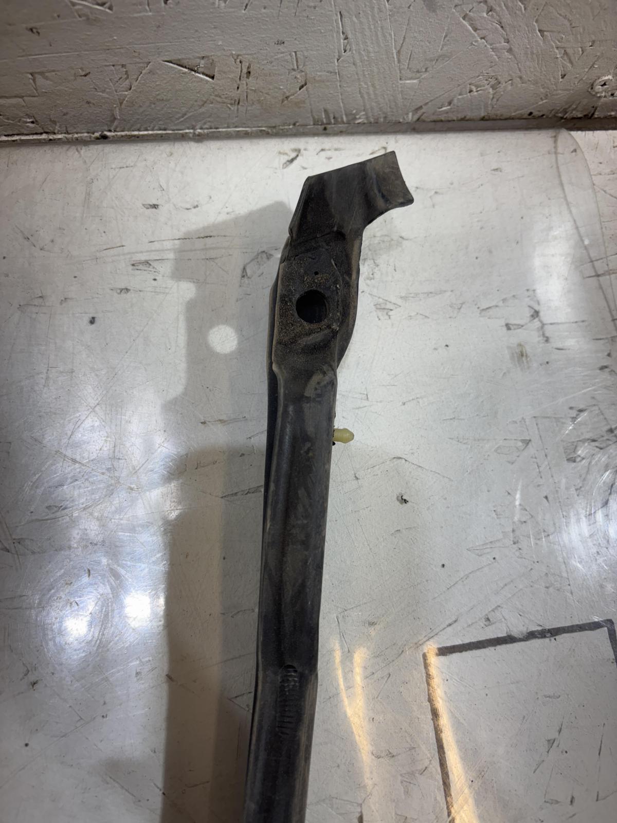 Направляющая стекла задняя левая Avant 4B9839439AJ 