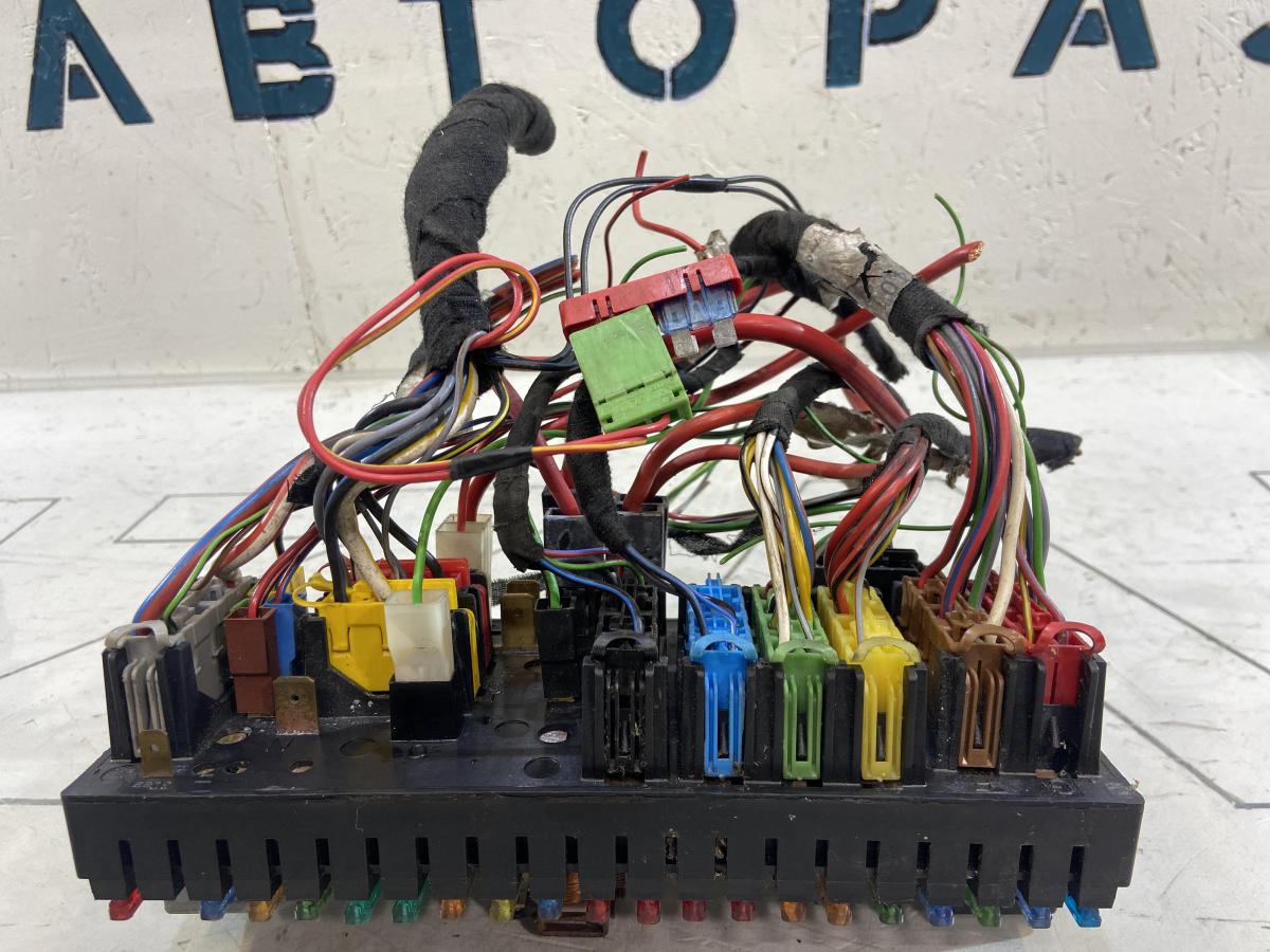Блок предохранителей 443941822A Audi 80 B3