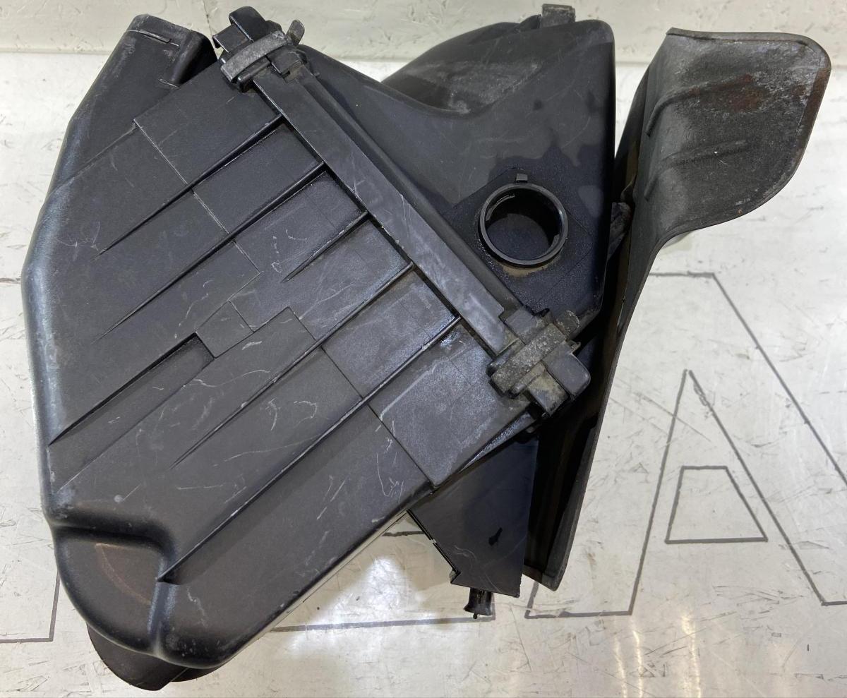 Корпус воздушного фильтра 06B133837A 