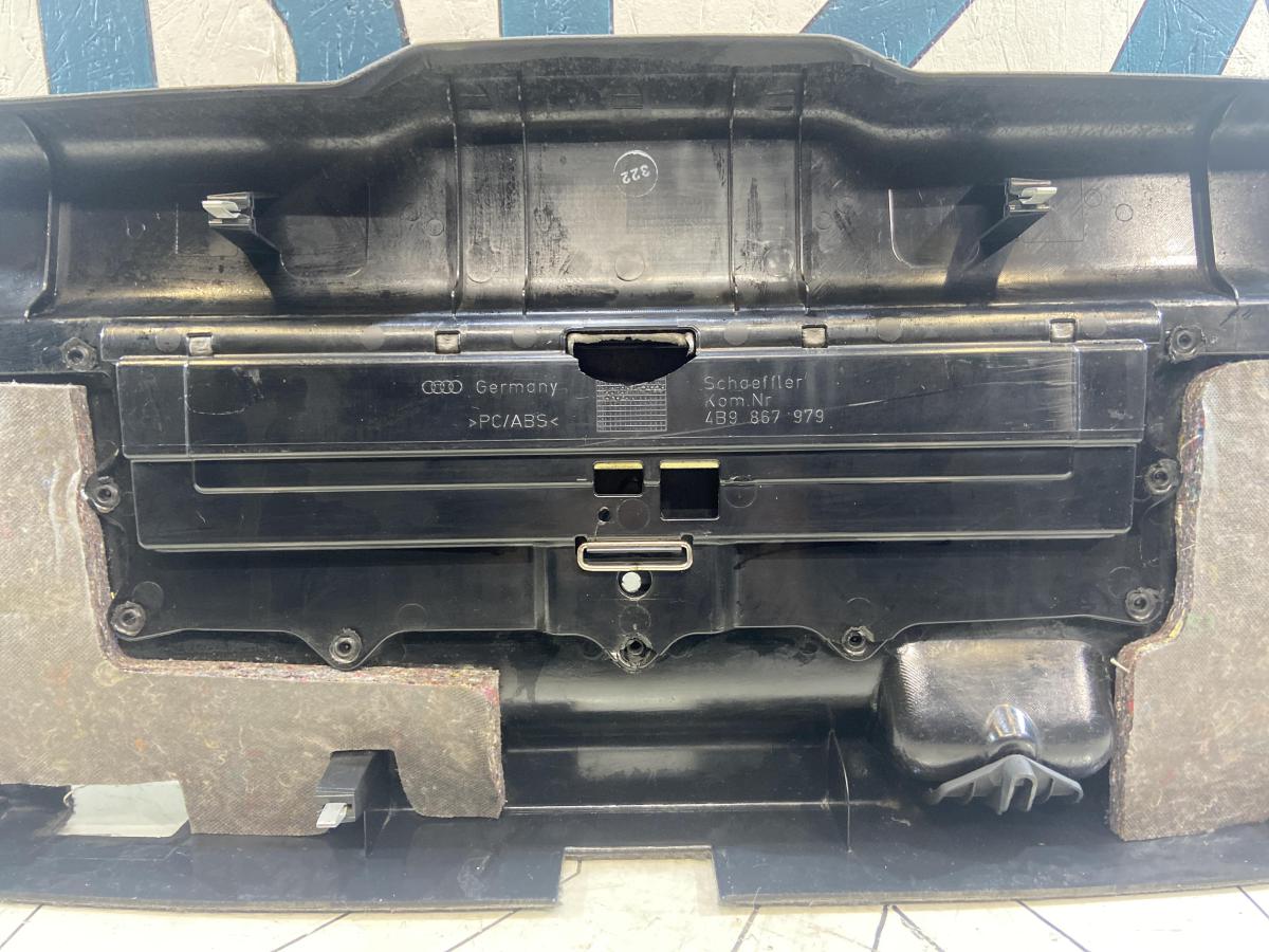 Облицовка крышки багажного отсека 4B9867979 