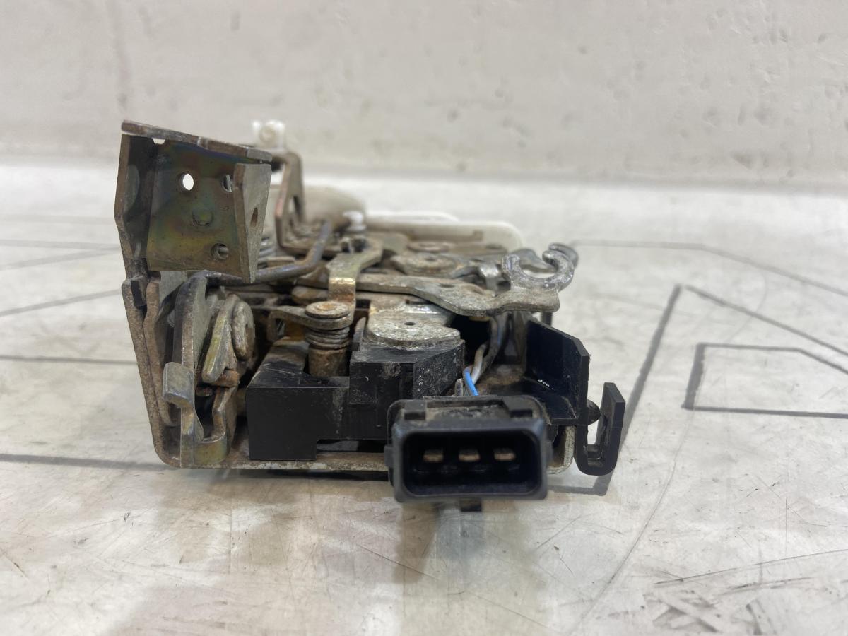 Замок двери передней левой 4A1837015D Audi A6 C4