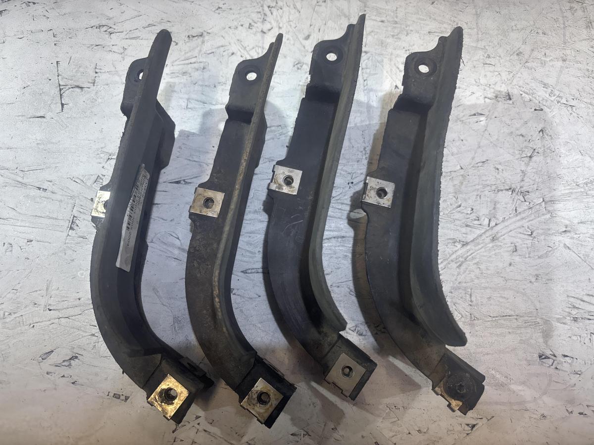 Брызговик 8E0853833 Audi A4 B6