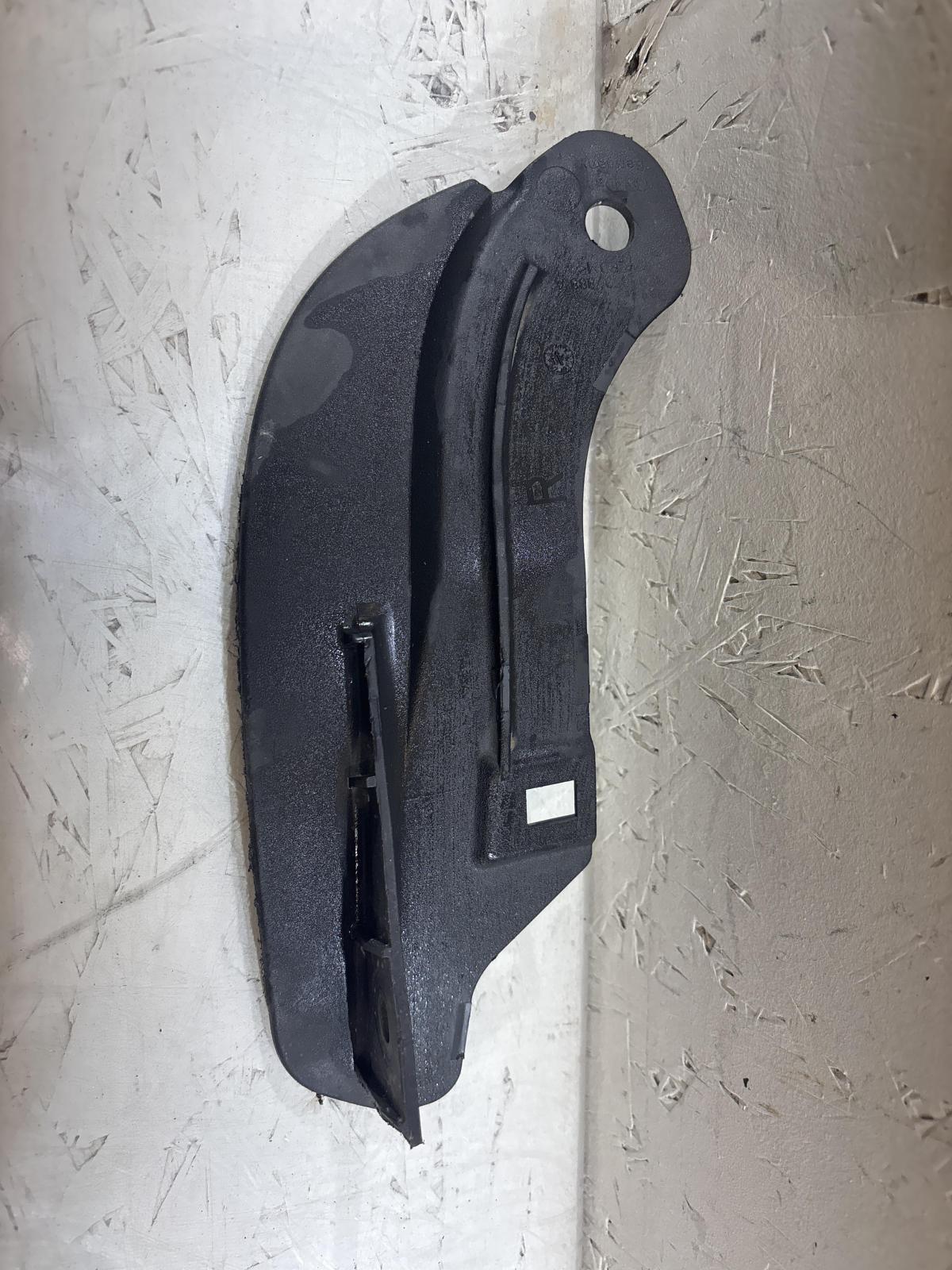 Cпойлер колеса 8E0853888A Audi A4 B6