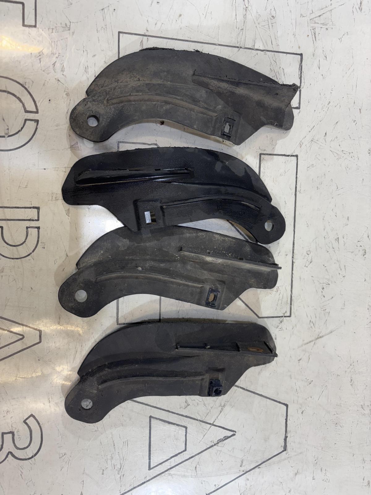 Cпойлер колеса 8E0853888A Audi A4 B6