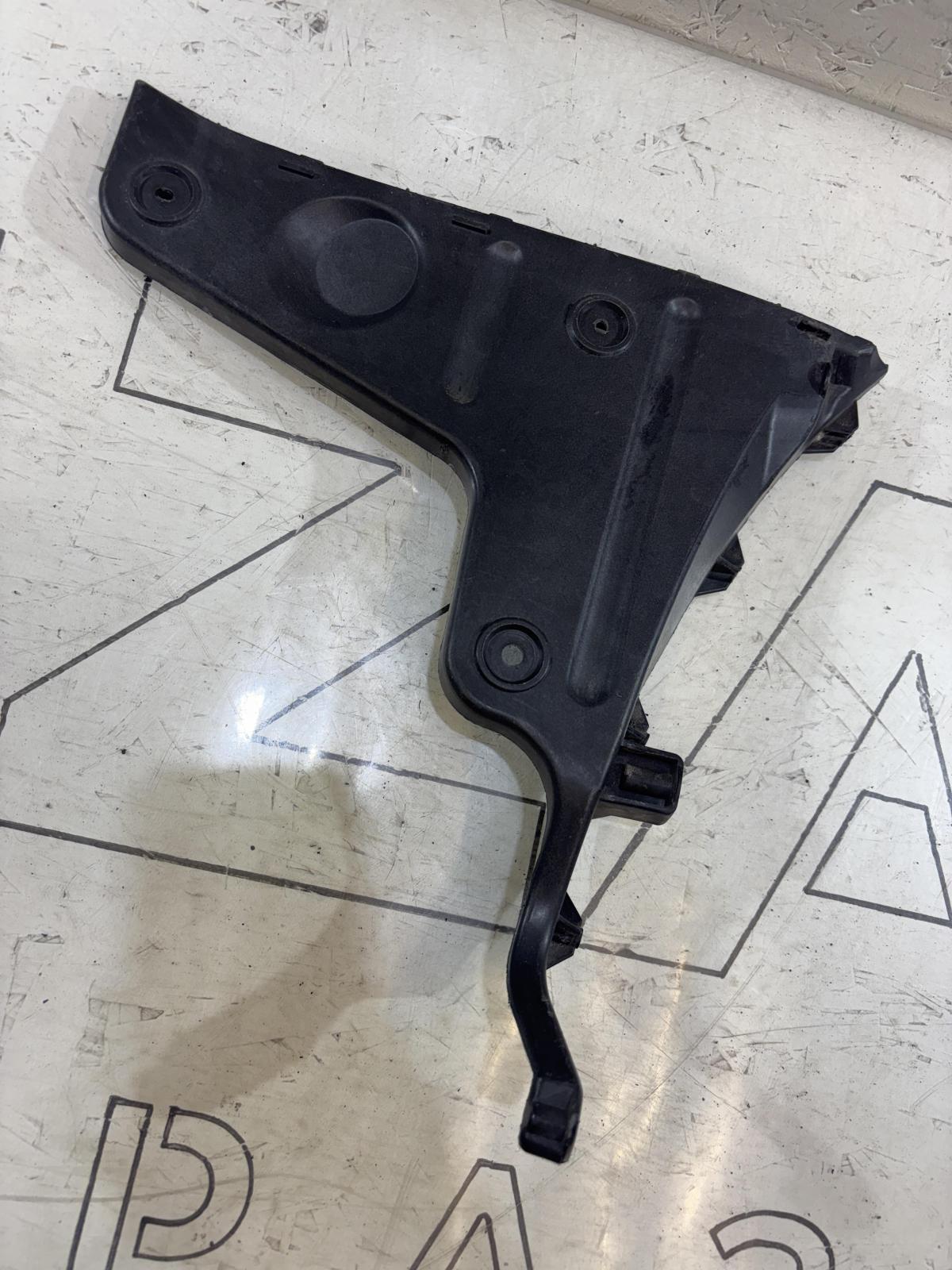 Кронштейн заднего бампера левый 8E9807453A Audi A4 B6 avant