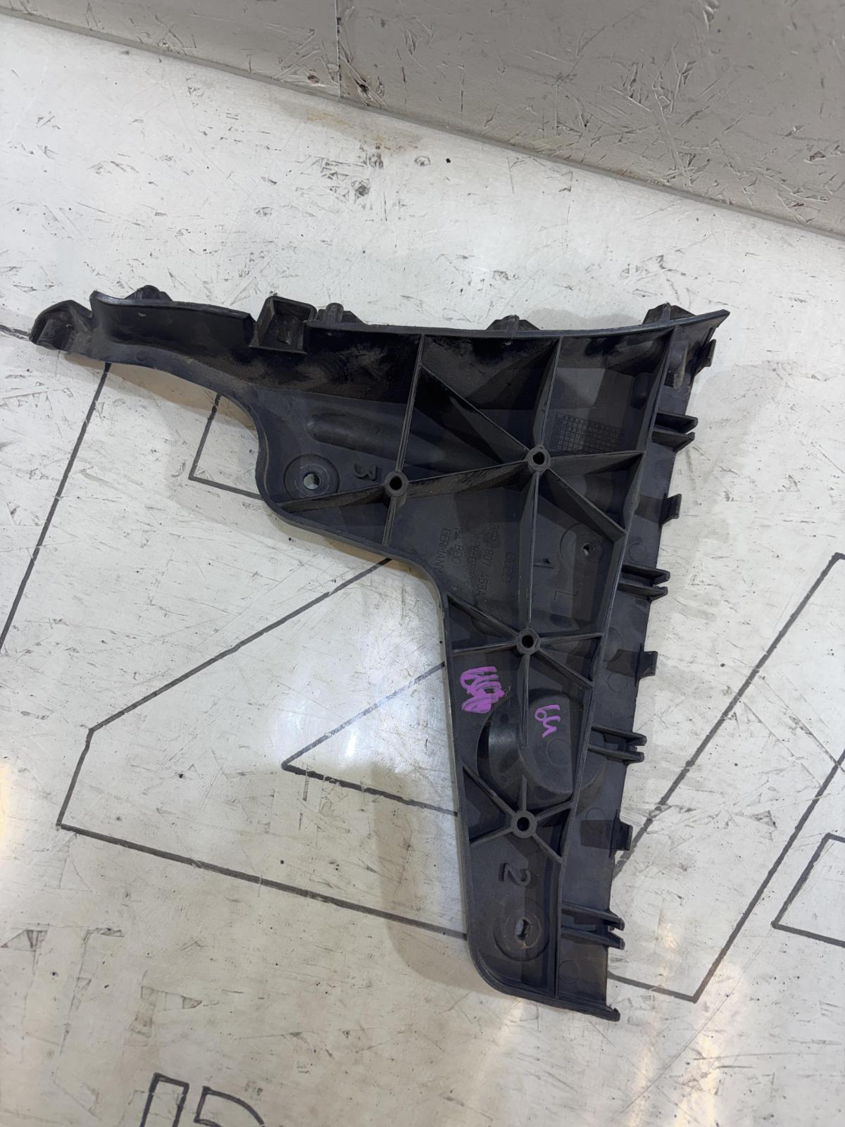 Кронштейн заднего бампера левый 8E9807453A Audi A4 B6 avant