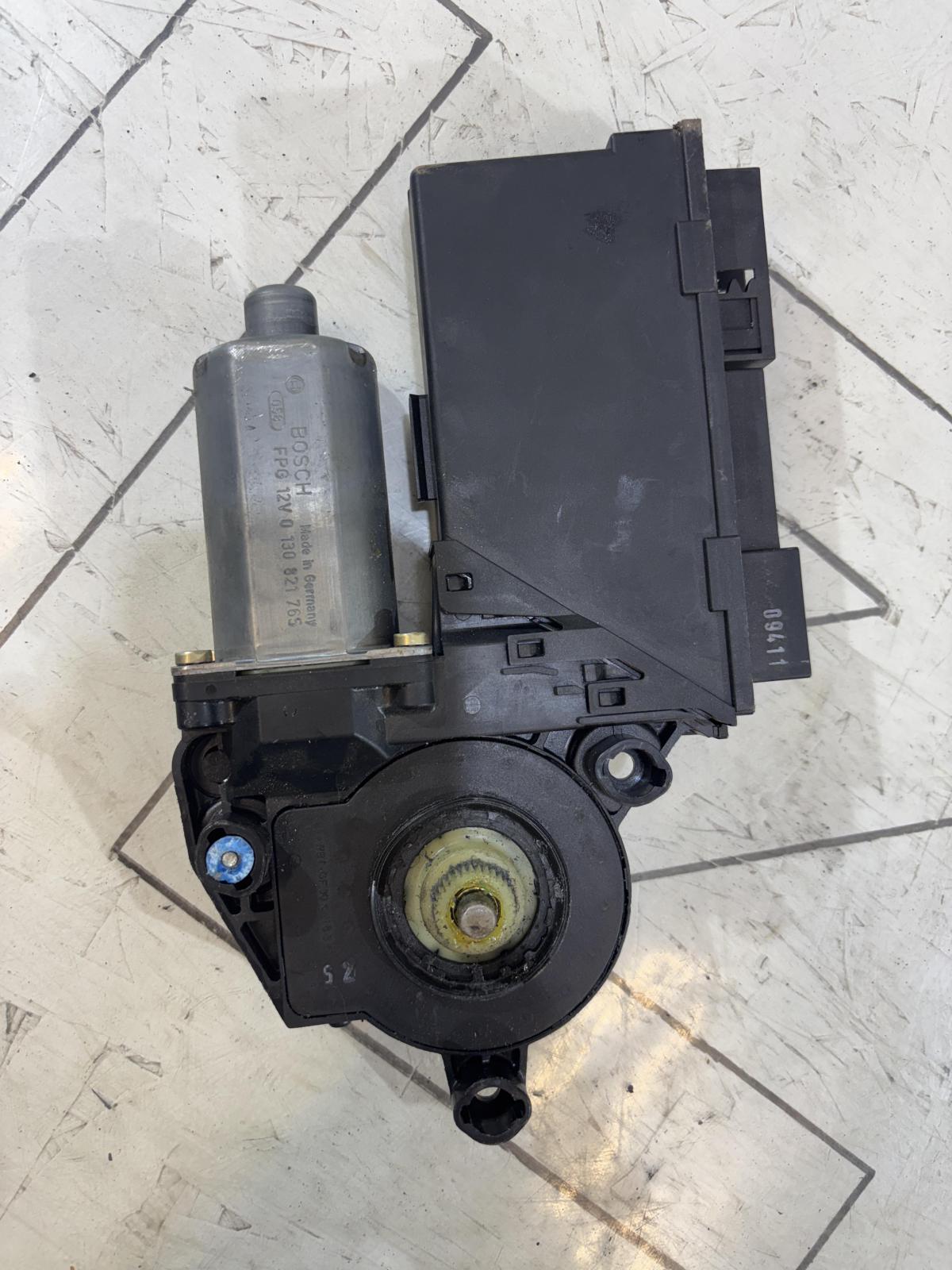 Моторчик стеклоподъемника 8E2959801B Audi A4 B6