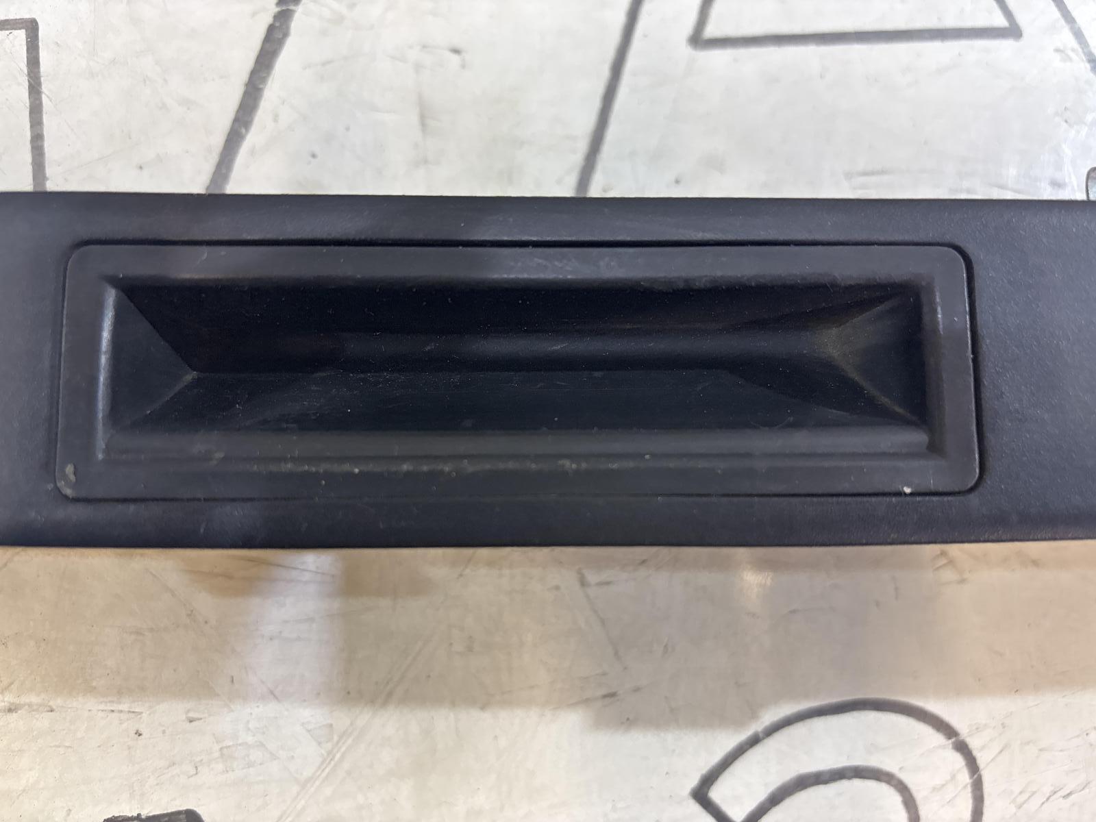 Ручка открывания багажника 8P4827574 