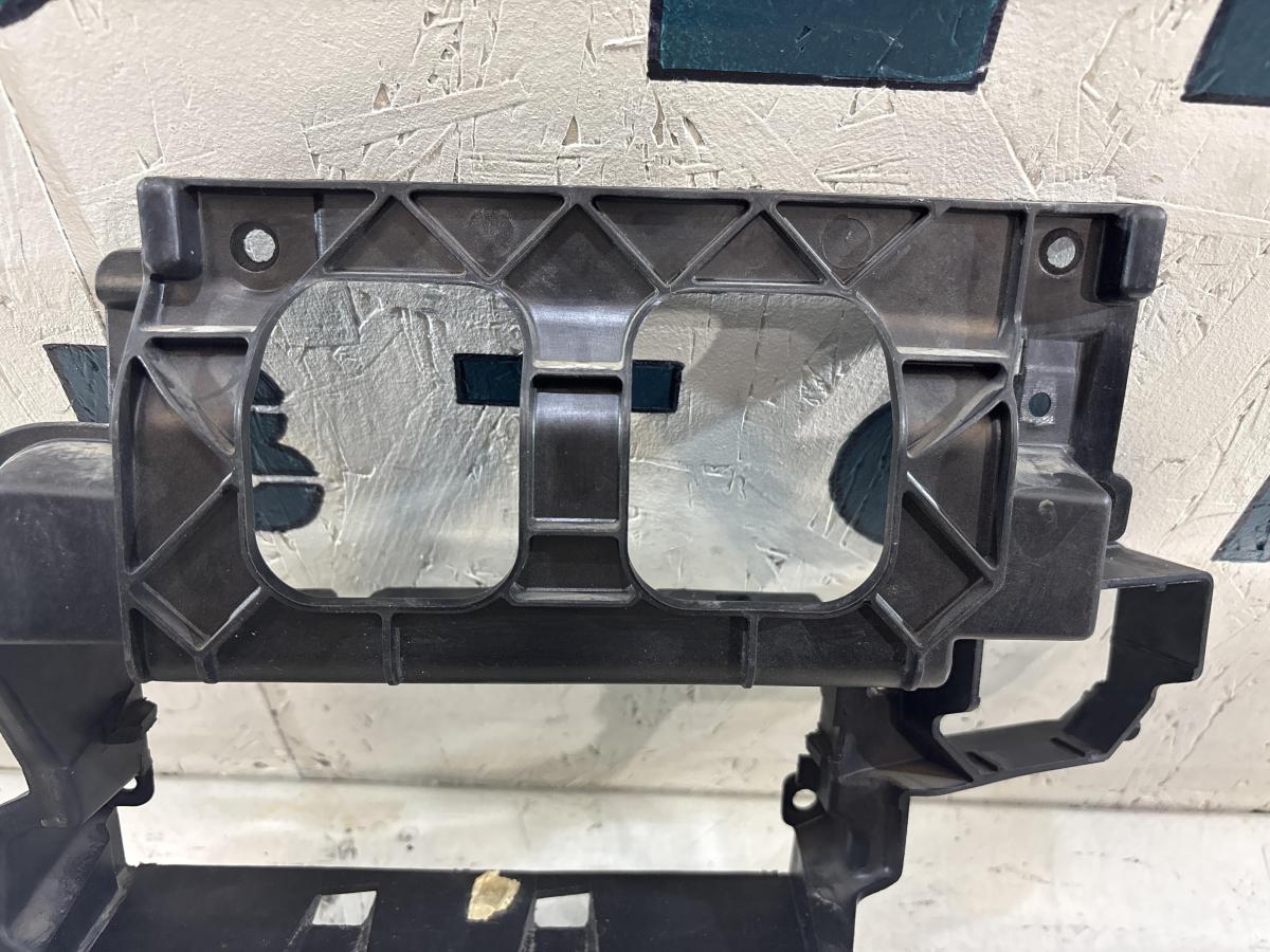 Рамка для дефлекторов средняя 4F1858005A 