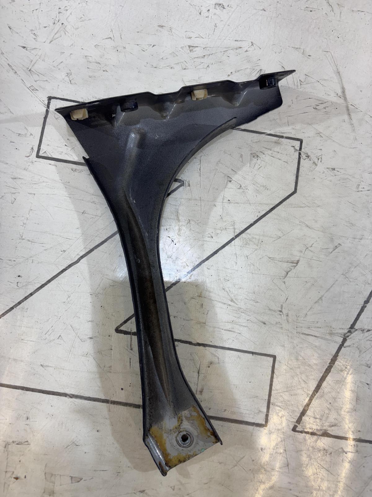 Кронштейн крепления переднего правого крыла 4B0821136A Audi A6 C5 / A6 C5 Allroad