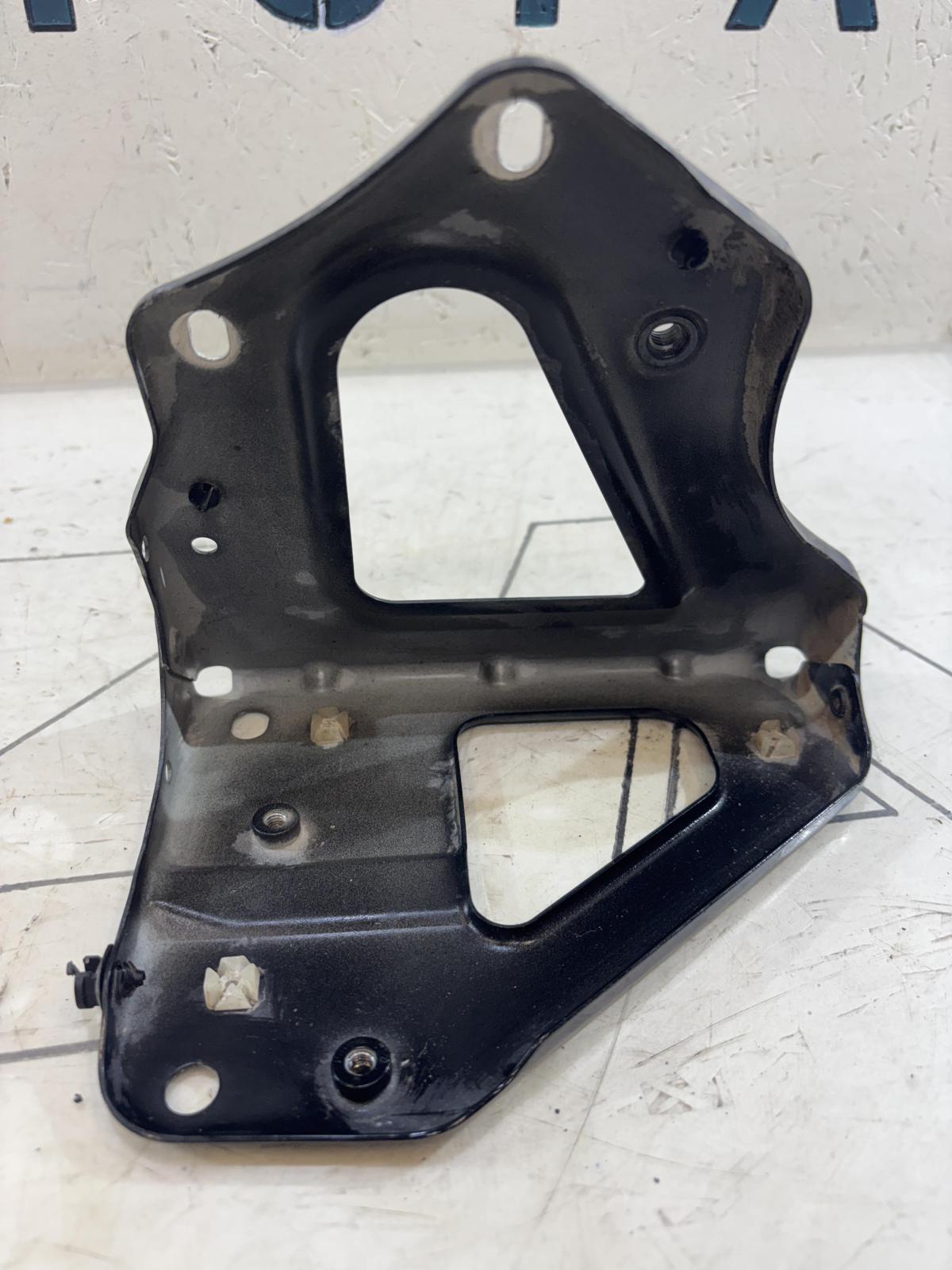 Кронштейн крепления крыла 4F0821136A Audi A6 C6 / S6 C6 / RS6 C6