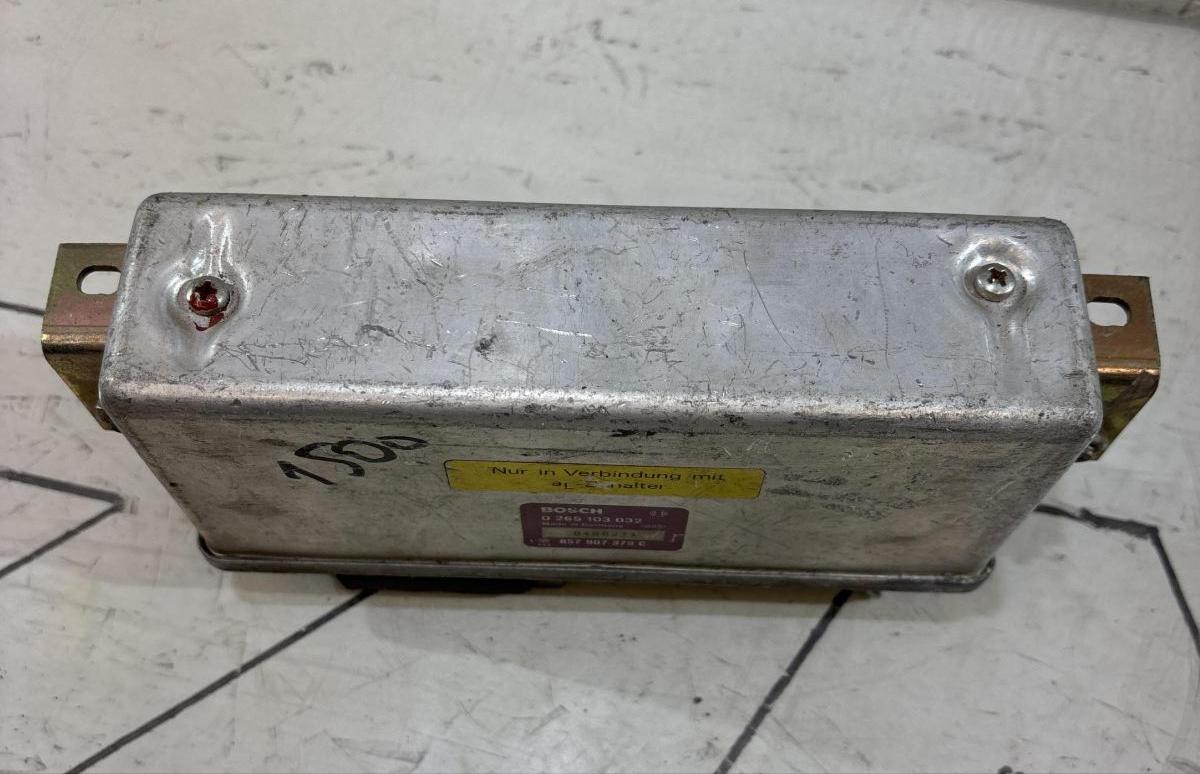 Блок управления ABS 857907379C Audi 80 B3
