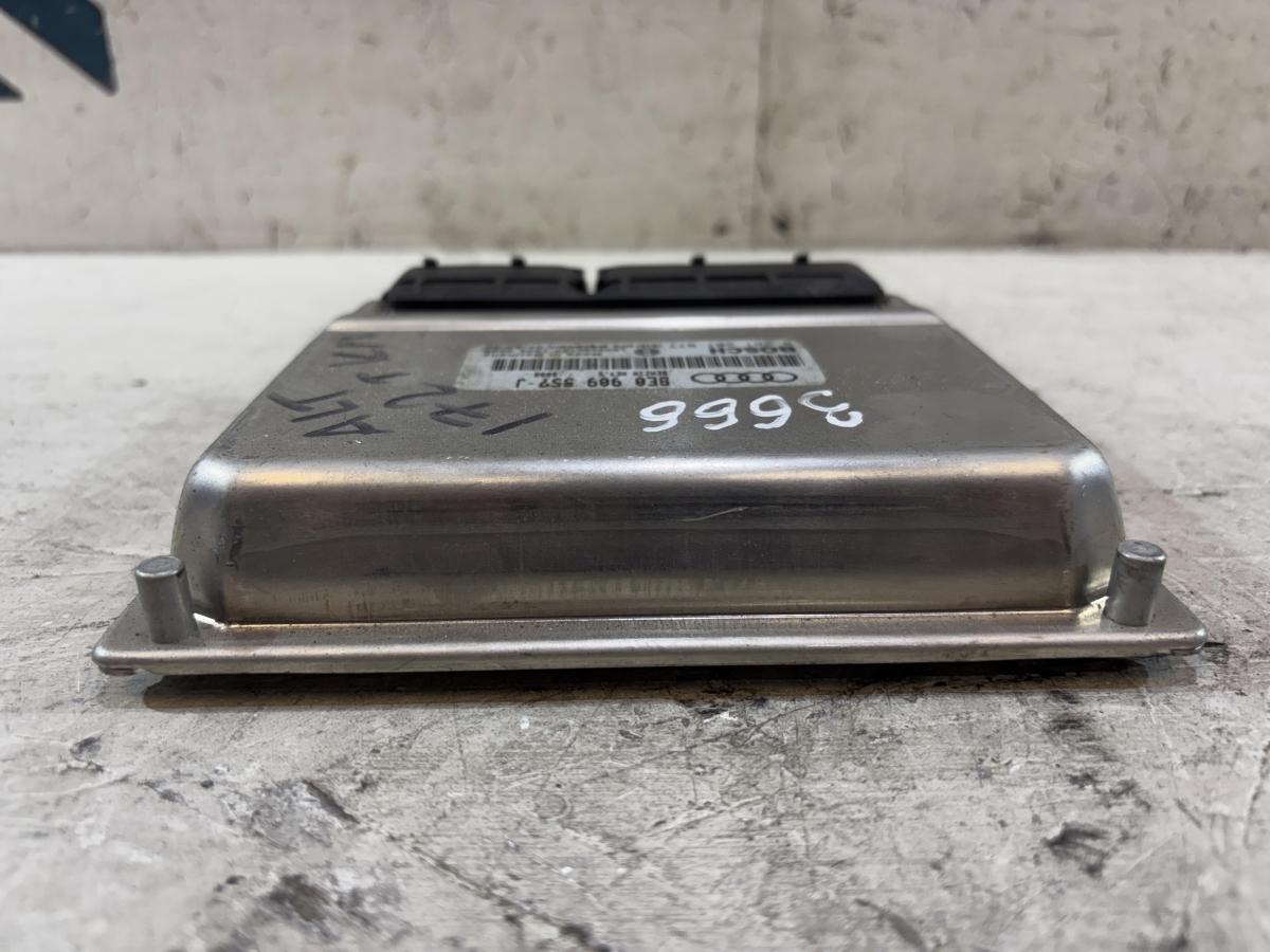 Блок управления двигателем (ДВС) 8E0909557J Audi A4 B6