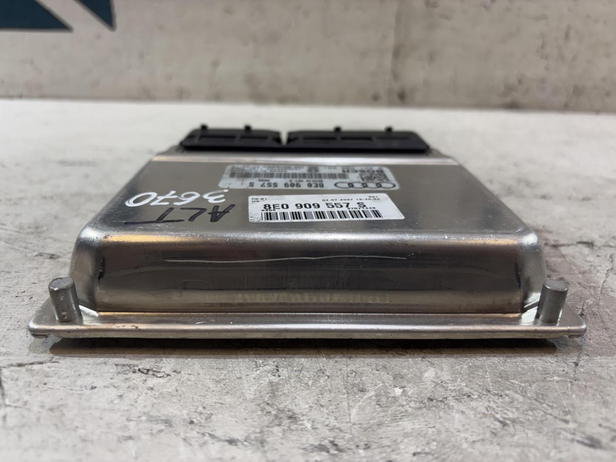 Блок управления двигателем (ДВС) 8E0909557S Audi A4 B6