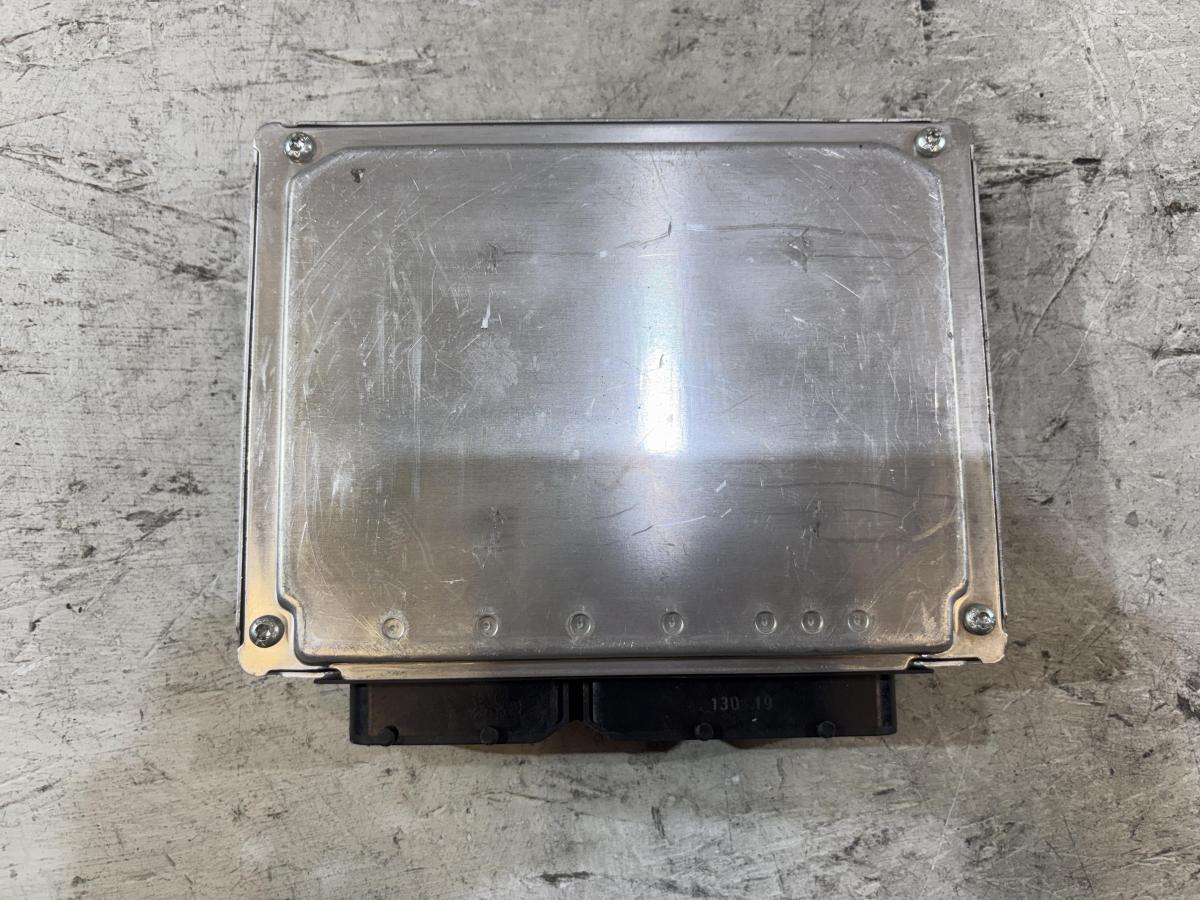 Блок управления двигателем (ДВС) 8E0909557S Audi A4 B6