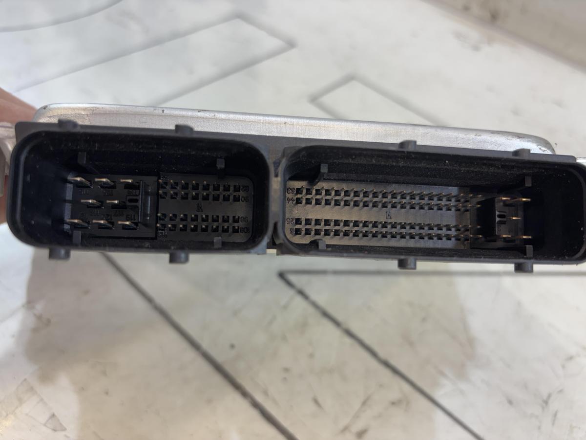 Блок управления дизельного двигателя 8E0907401J Audi A4 B6