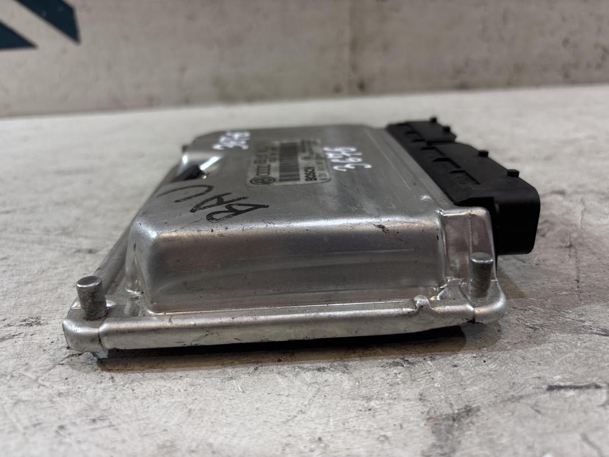 Блок управления дизельного двигателя 8E0907401J Audi A4 B6