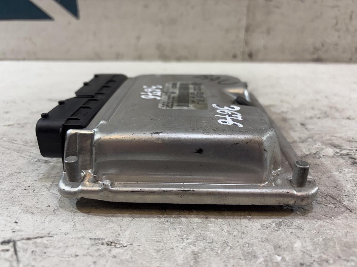 Блок управления дизельного двигателя 8E0907401J Audi A4 B6