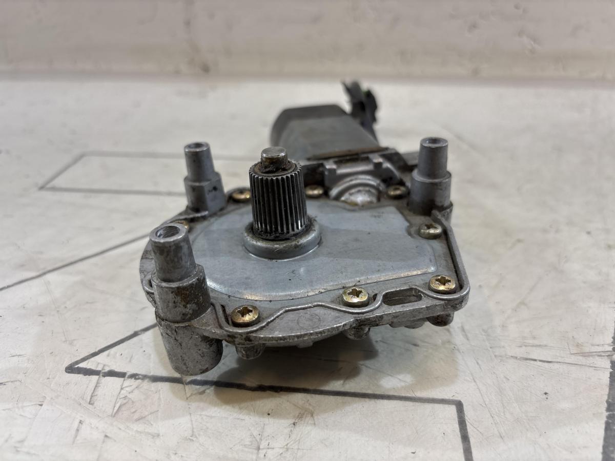 Моторчик стеклоподъемника передний правый 4A0959802A Audi A6 C4